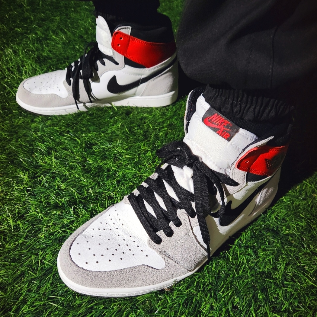 Jordan 1 Retro High OG Light Smoke Grey 착용 스타일 - 5