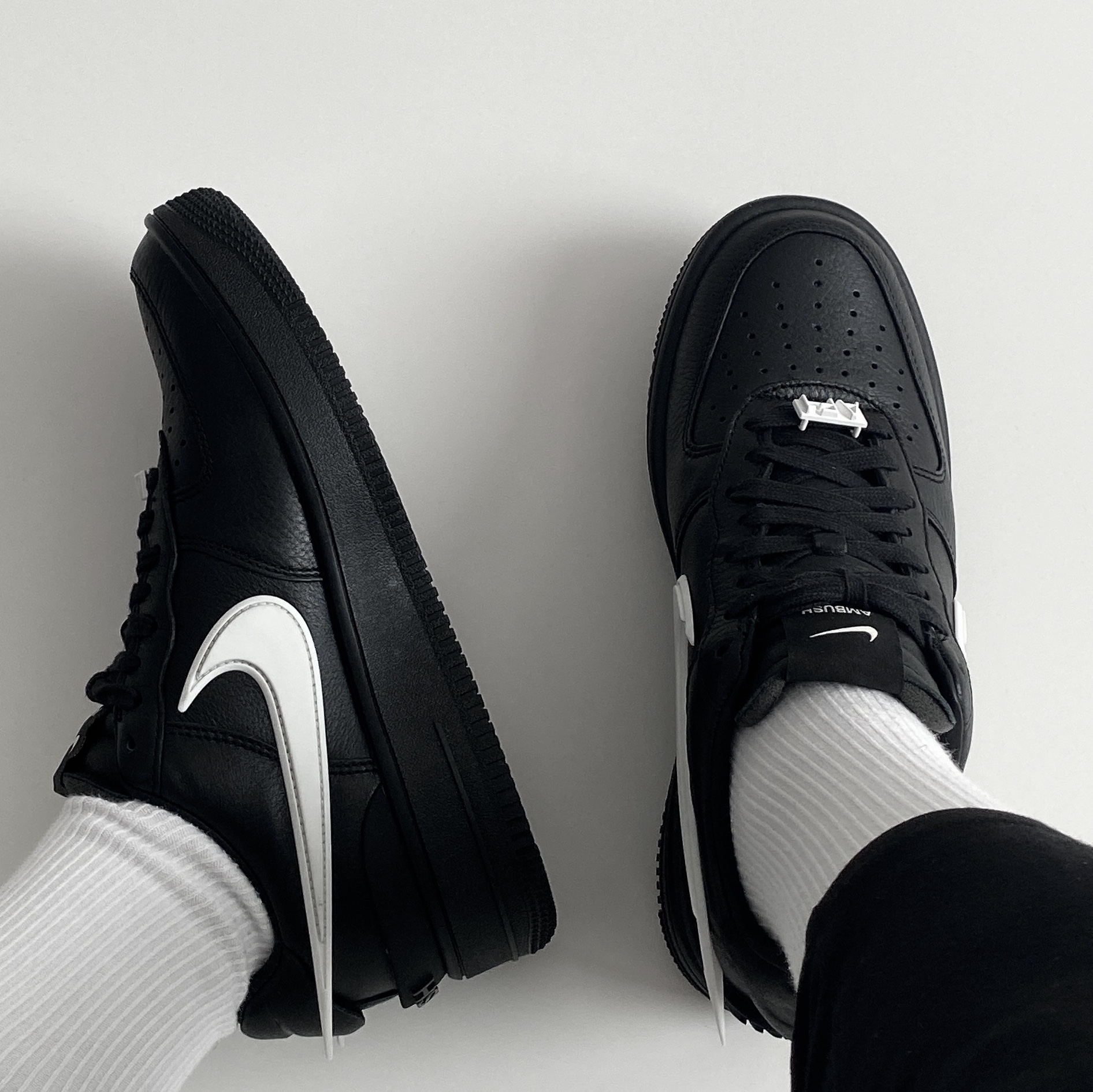Nike x Ambush Air Force 1 Low SP Black 착용 스타일 - 2