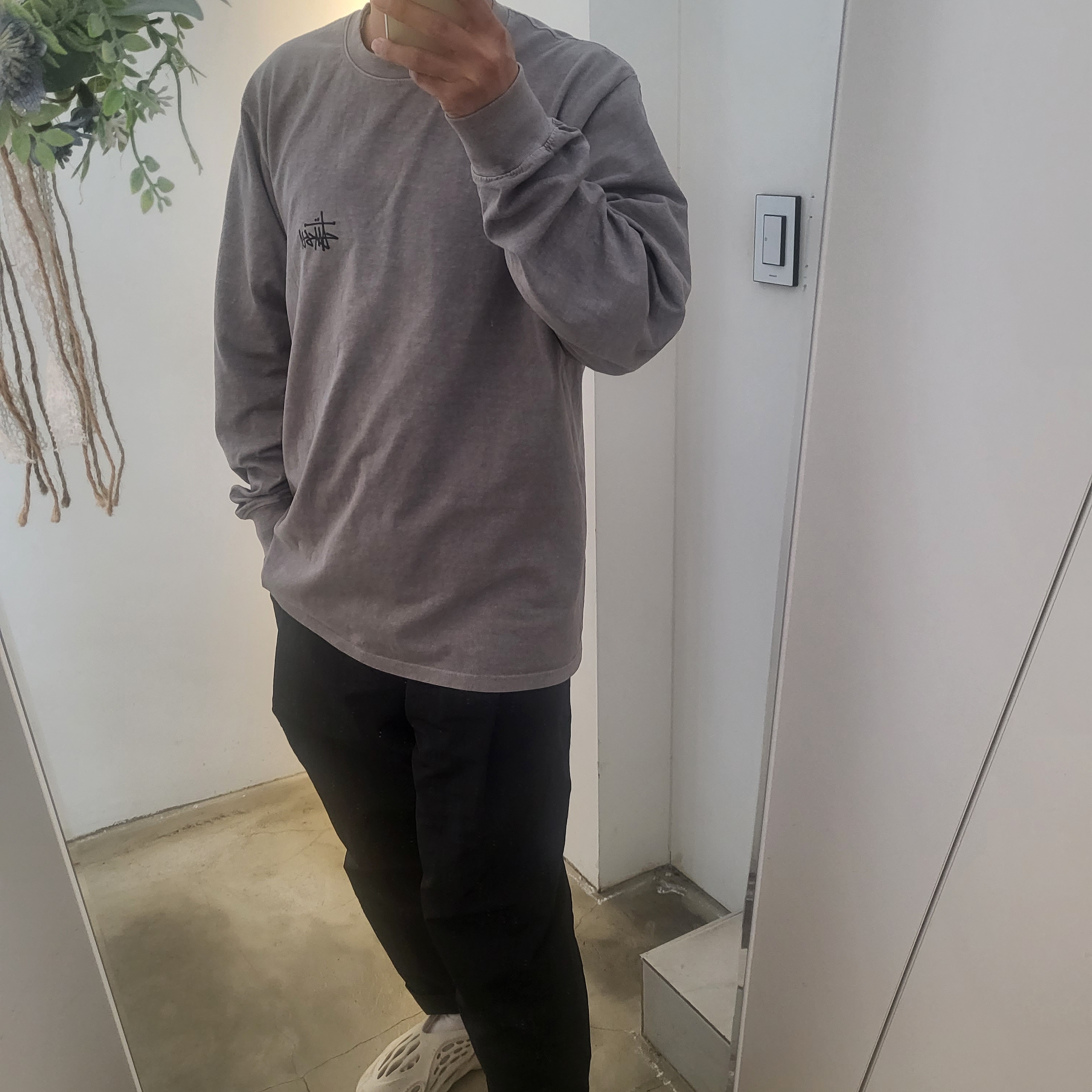 Stussy Basic Stussy Pigment Dyed LS T-Shirt Grey 2022 착용 스타일 - 1