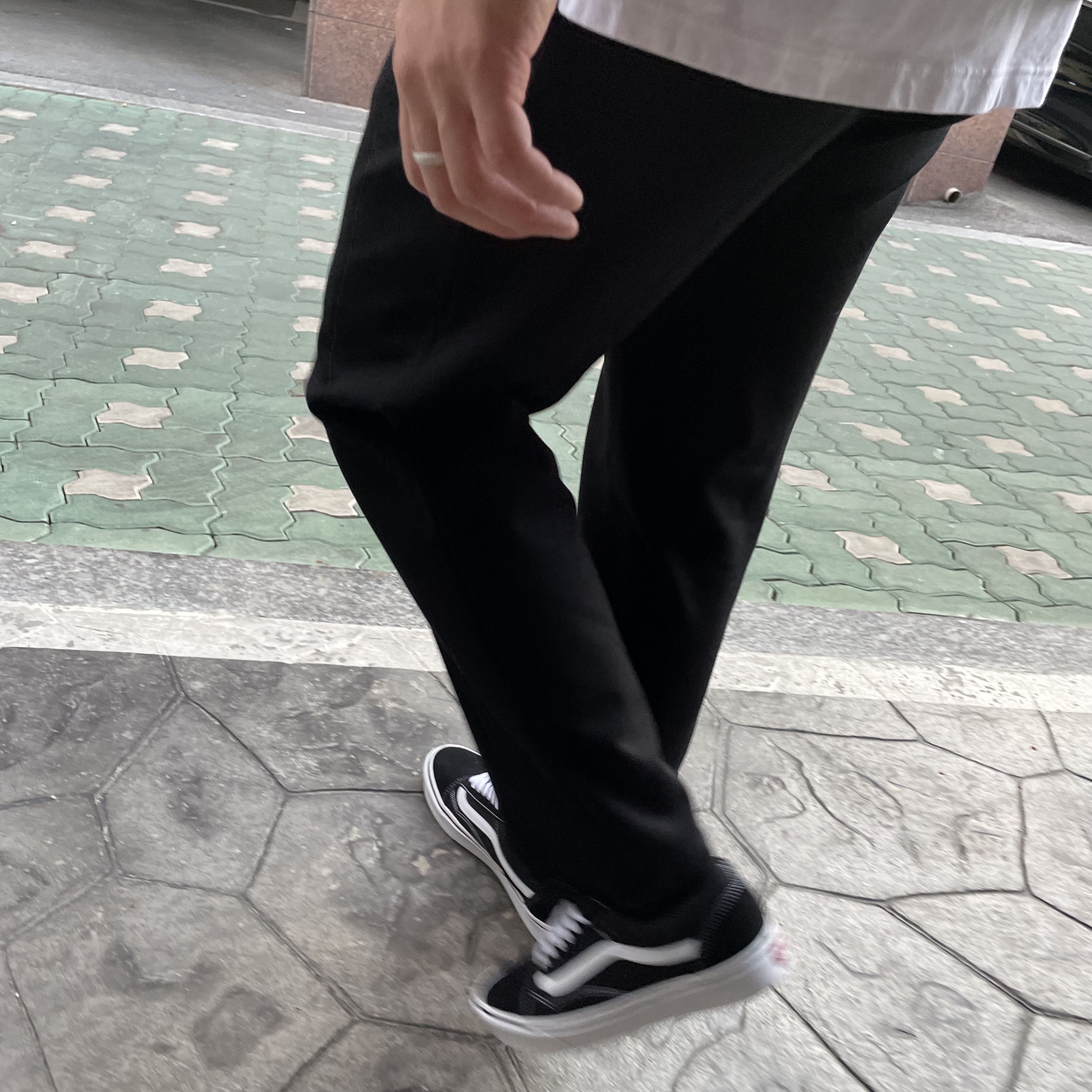 Vans ComfyCush Old Skool Black True white 착용 스타일 - 3
