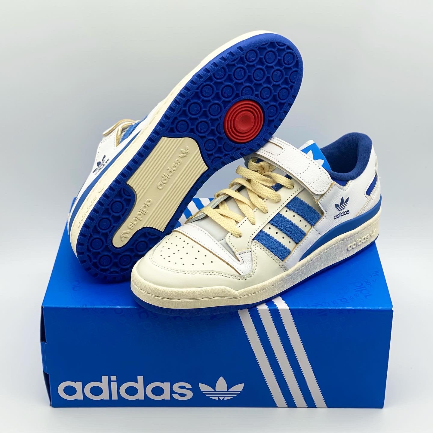 Adidas OG Forum 84 Low Blue Thread 착용 스타일 - 1