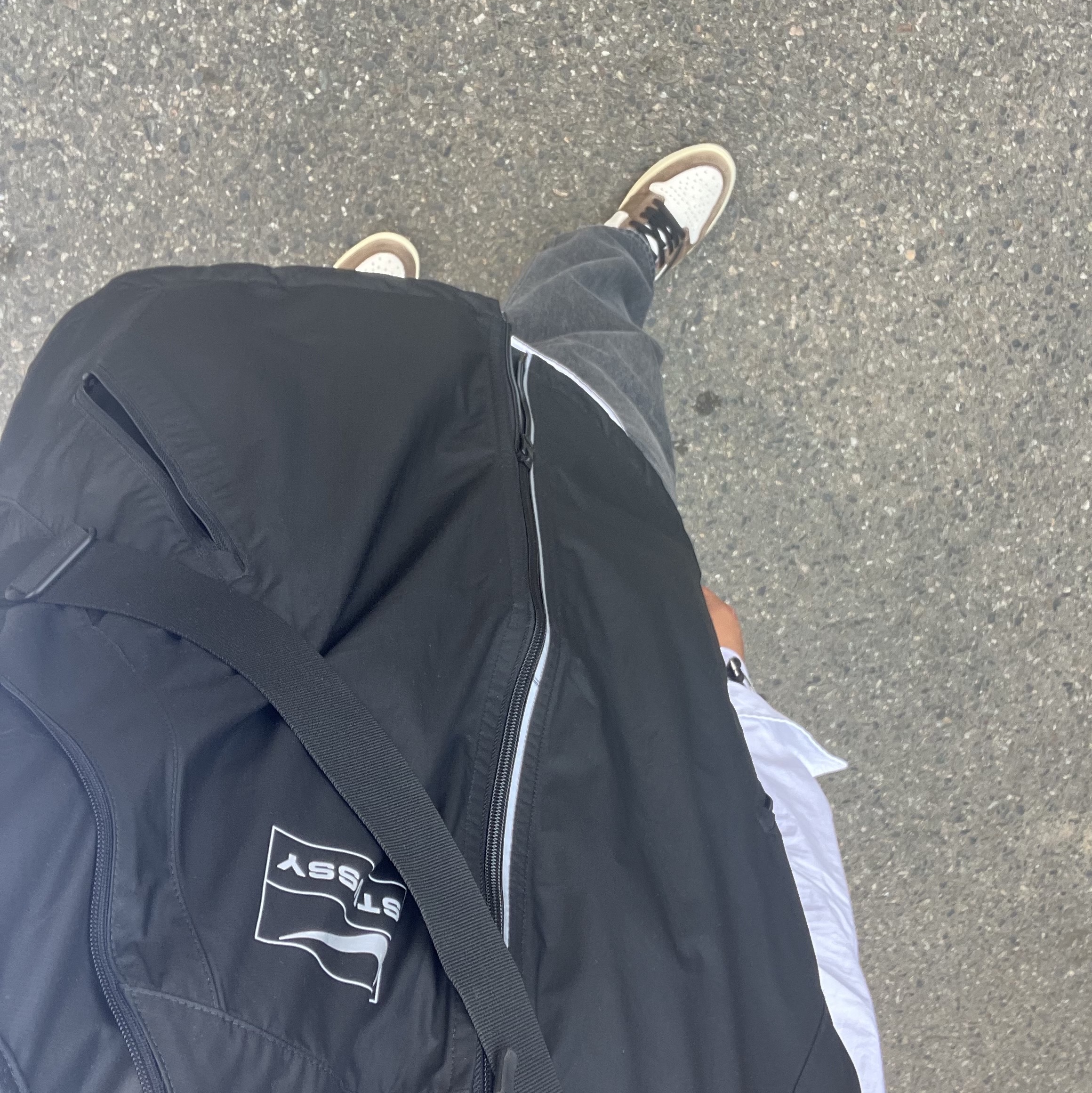 Jordan 1 x Travis Scott Retro High OG SP Mocha, Nike x Stussy NRG FL Storm-Fit Jacket Black (DO5304-010) 착용 스타일