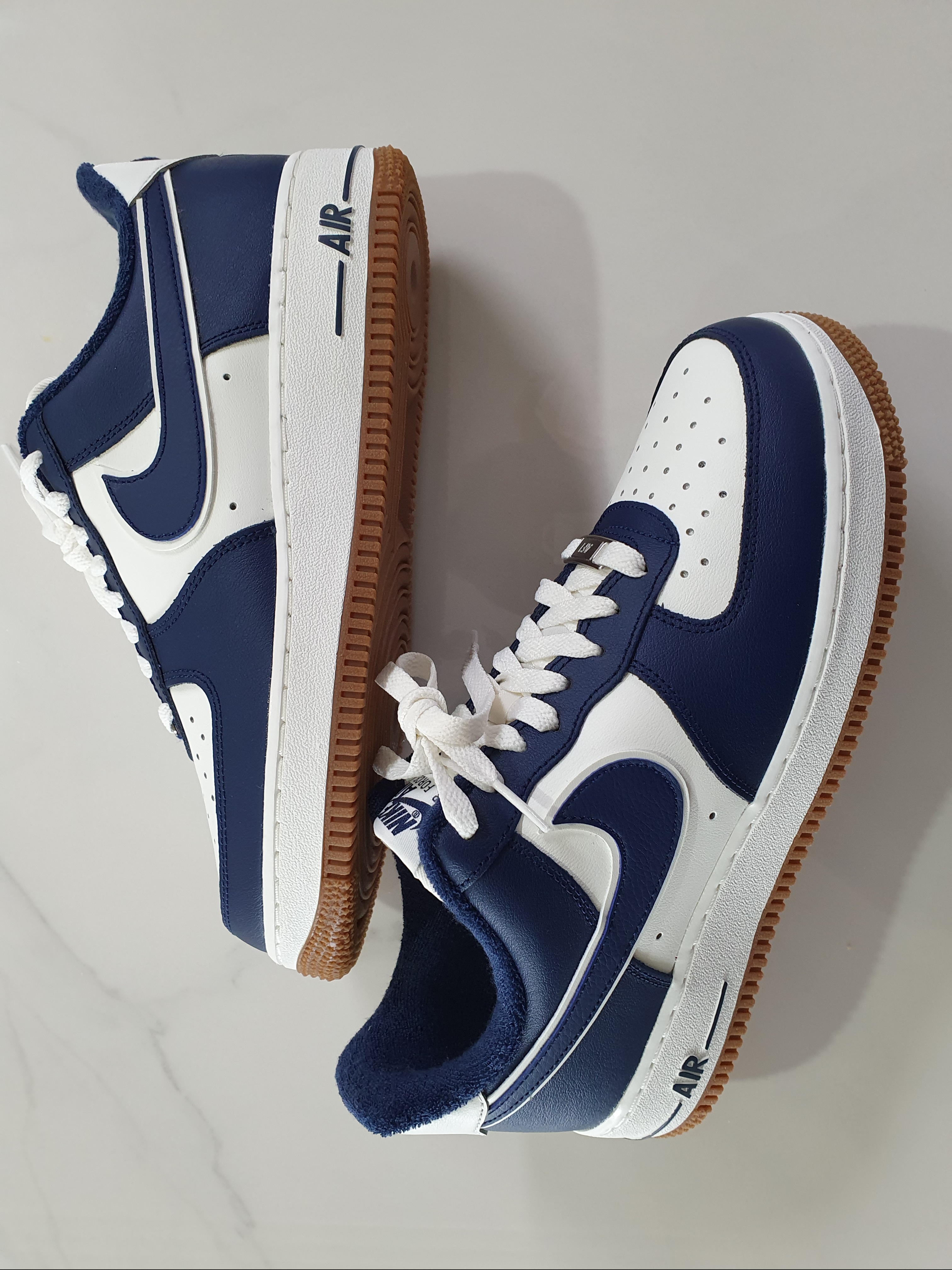 Nike Air Force 1 '07 LV8 Midnight Navy 착용 스타일