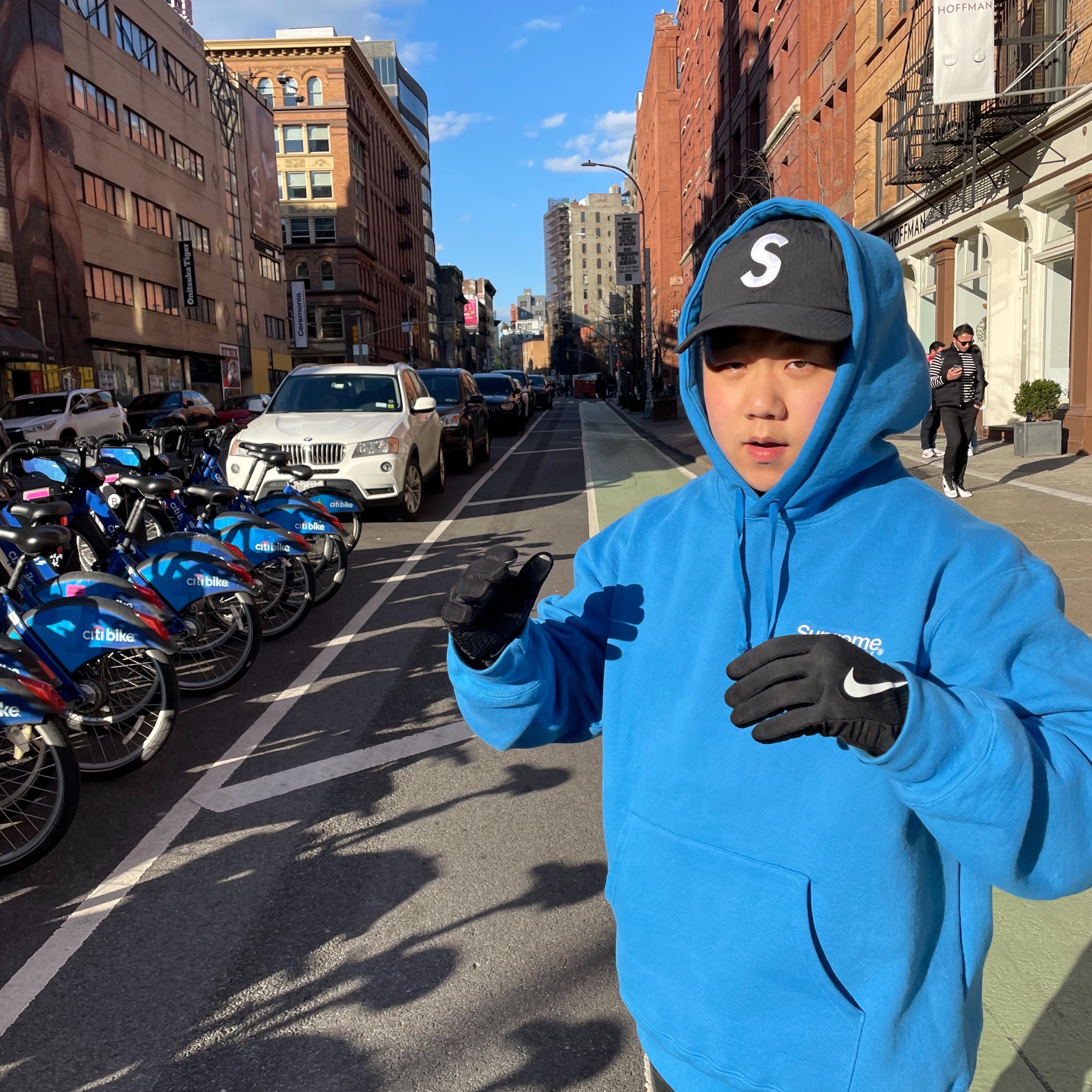 Supreme Worldwide Hooded Sweatshirt Blue - 23SS, Jordan 1 OG Chicago 1985 착용 스타일 - 3