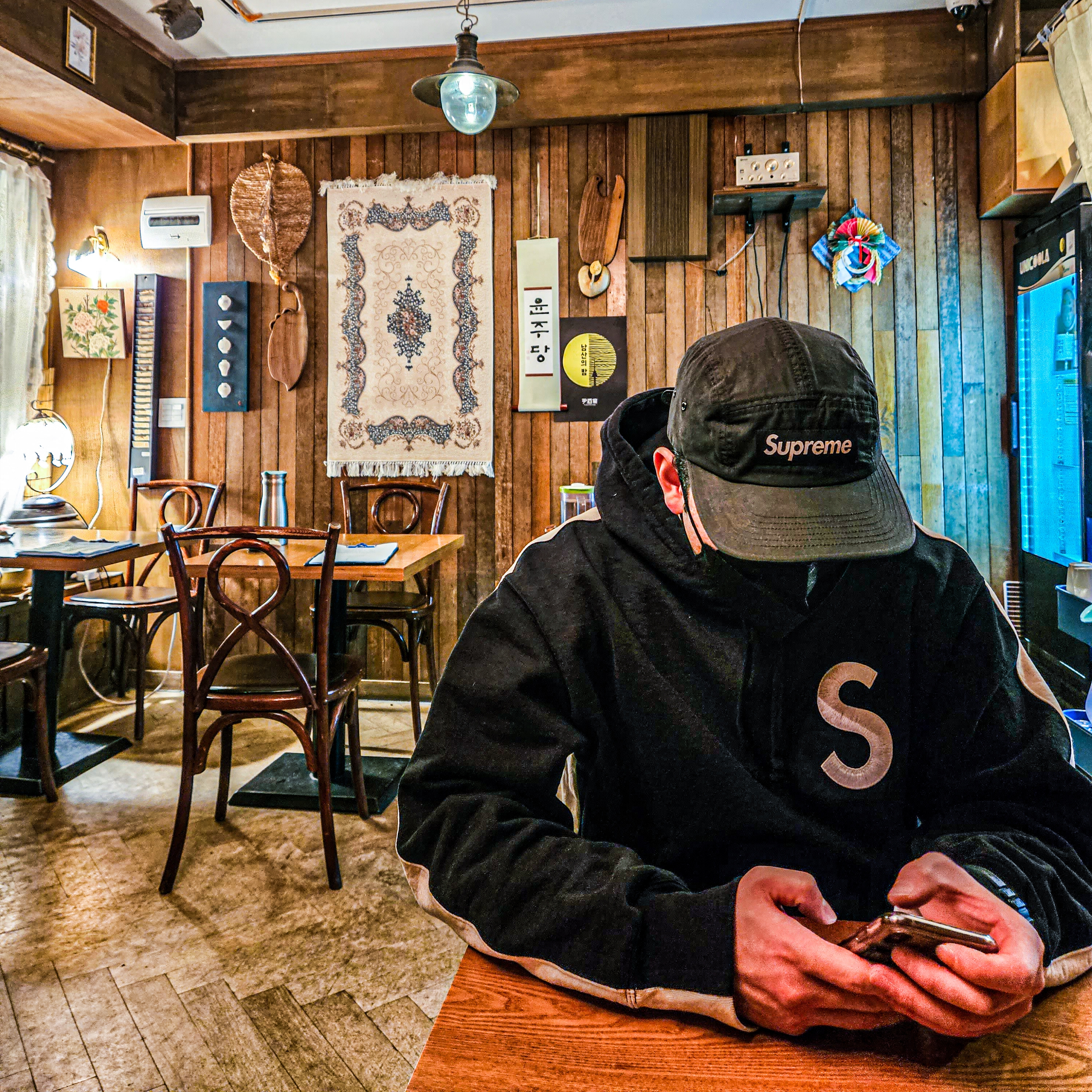 Supreme S Logo Split Hooded Sweatshirt Black - 21FW, Supreme x Barbour Waxed Cotton Camp Cap Black - 20SS 착용 스타일