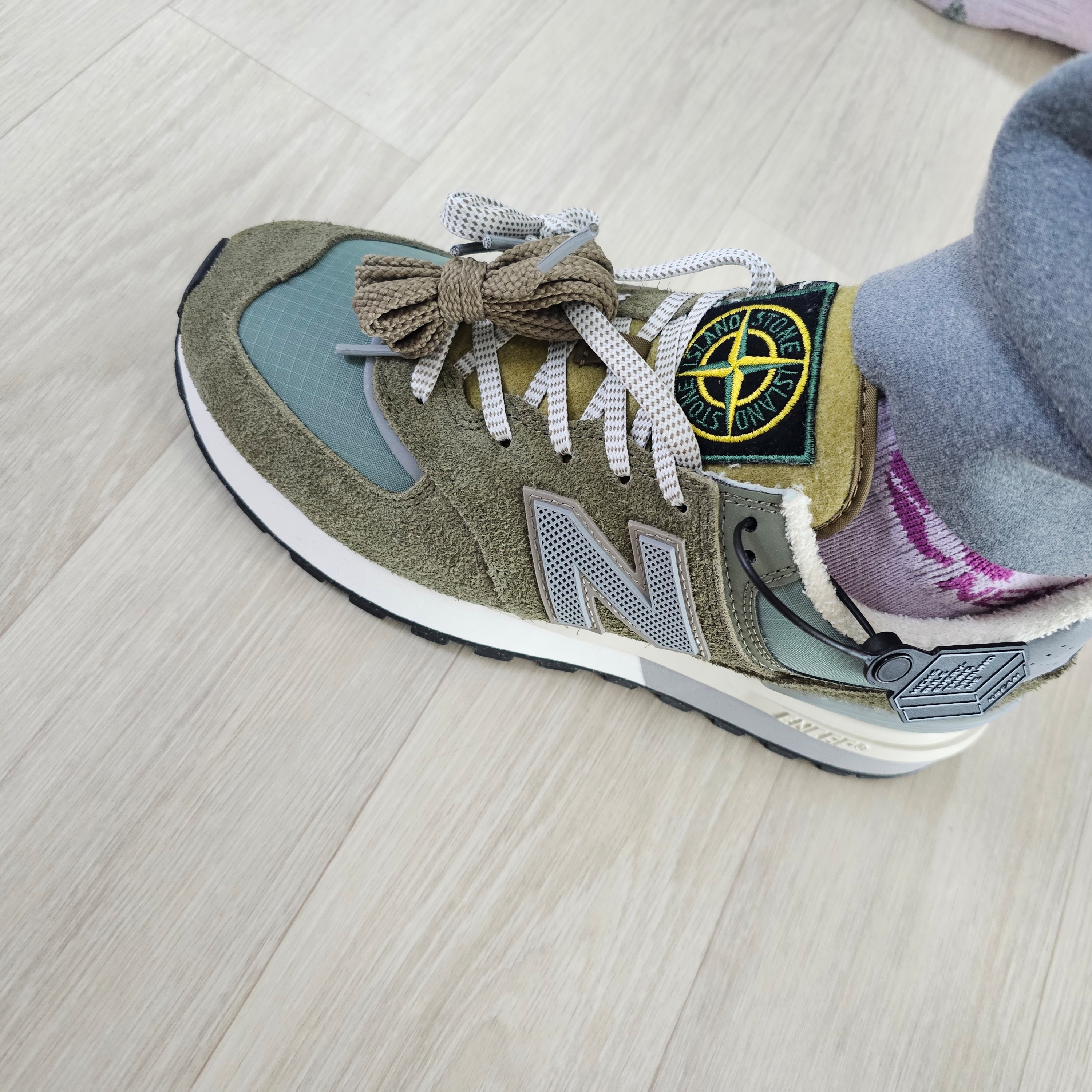 New Balance x Stone Island 574 Legacy Green 착용 스타일