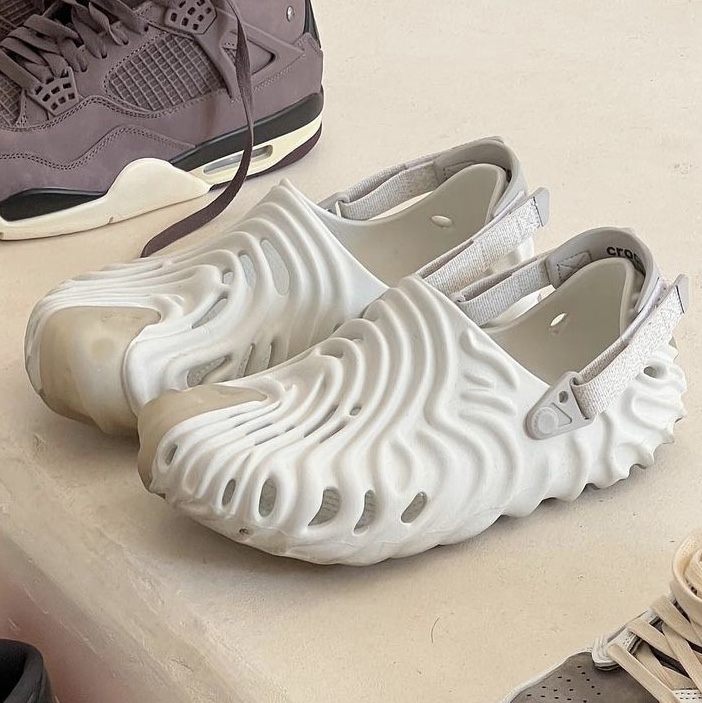 Crocs x Salehe Bembury Pollex Clog Stratus 착용 스타일