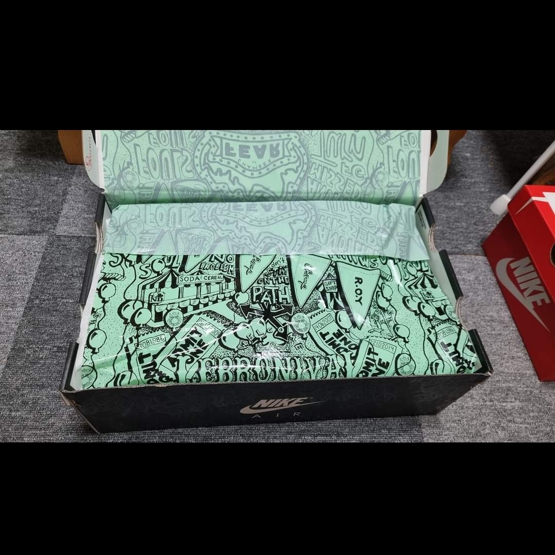 Nike LeBron XIX Black Green Glow 착용 스타일 - 2