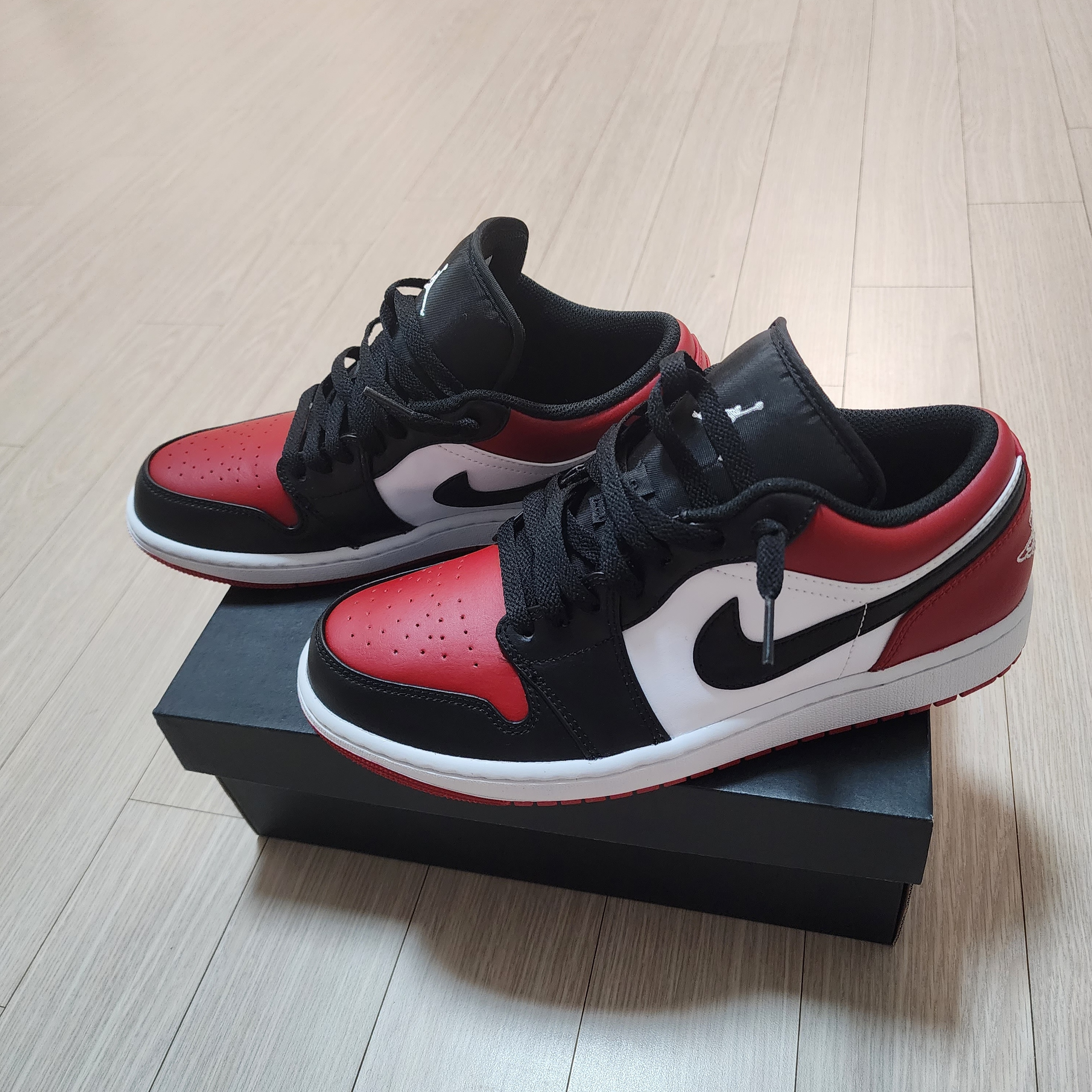 Jordan 1 Low Bred Toe 착용 스타일 - 4