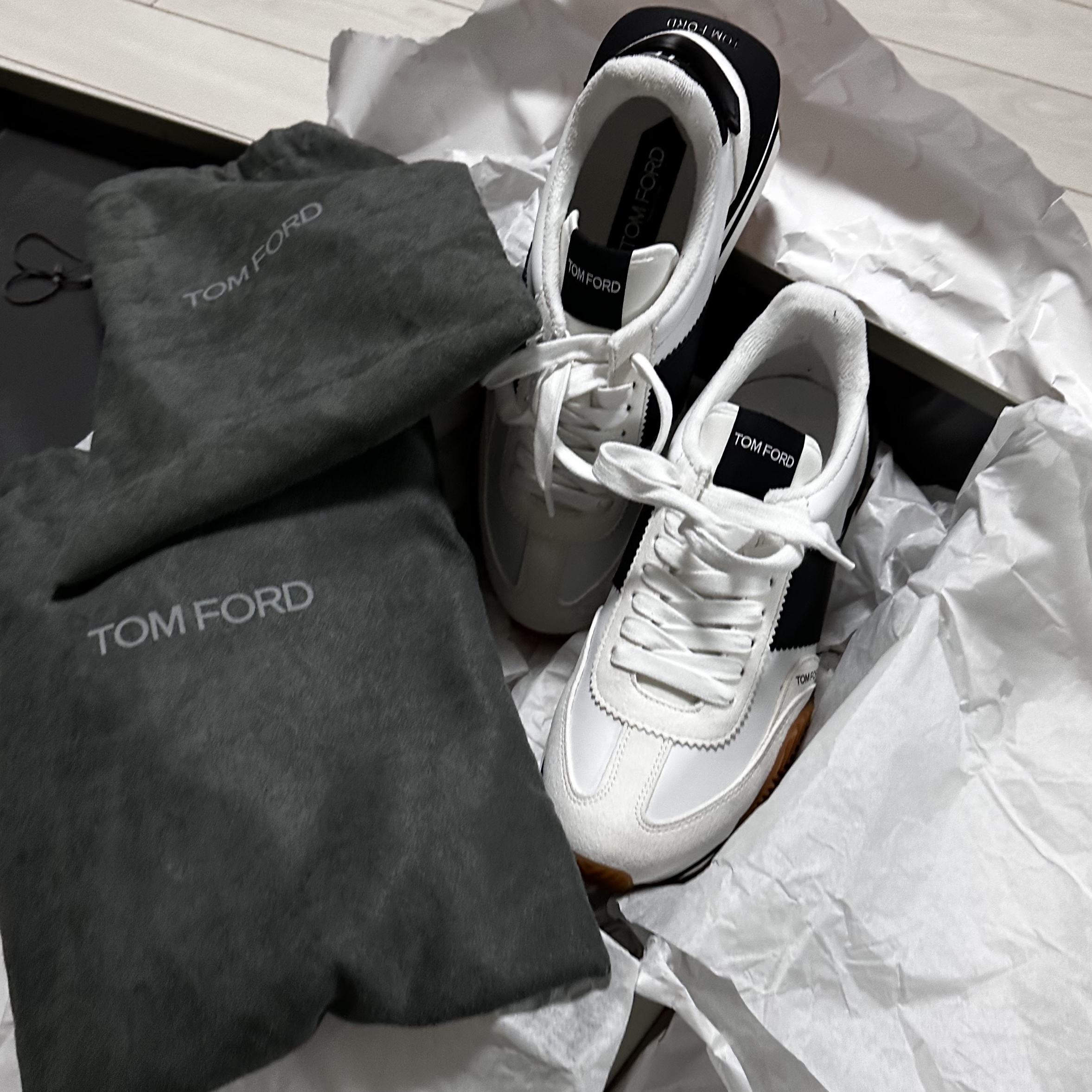 Tom Ford Suede Eco-Friendly Material James Sneakers White Black Cream 착용 스타일