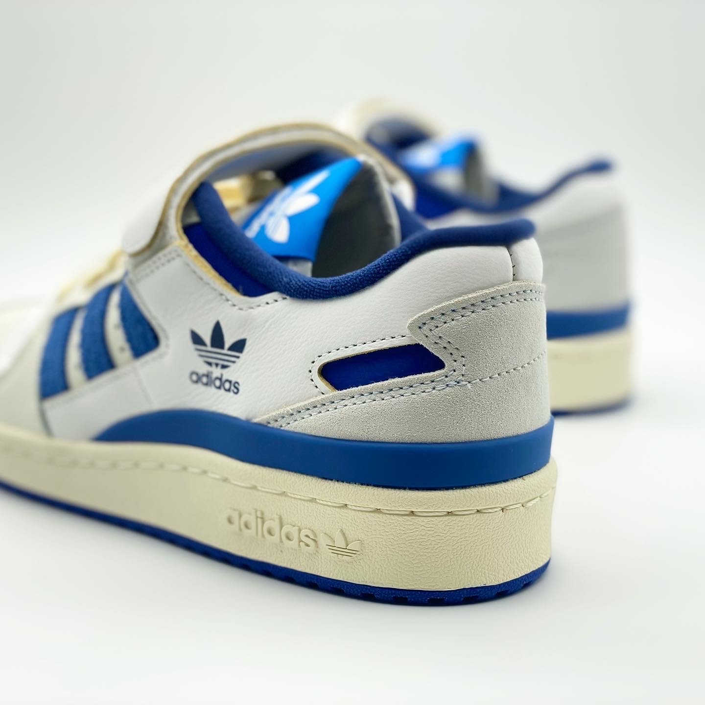 Adidas OG Forum 84 Low Blue Thread 착용 스타일 - 3