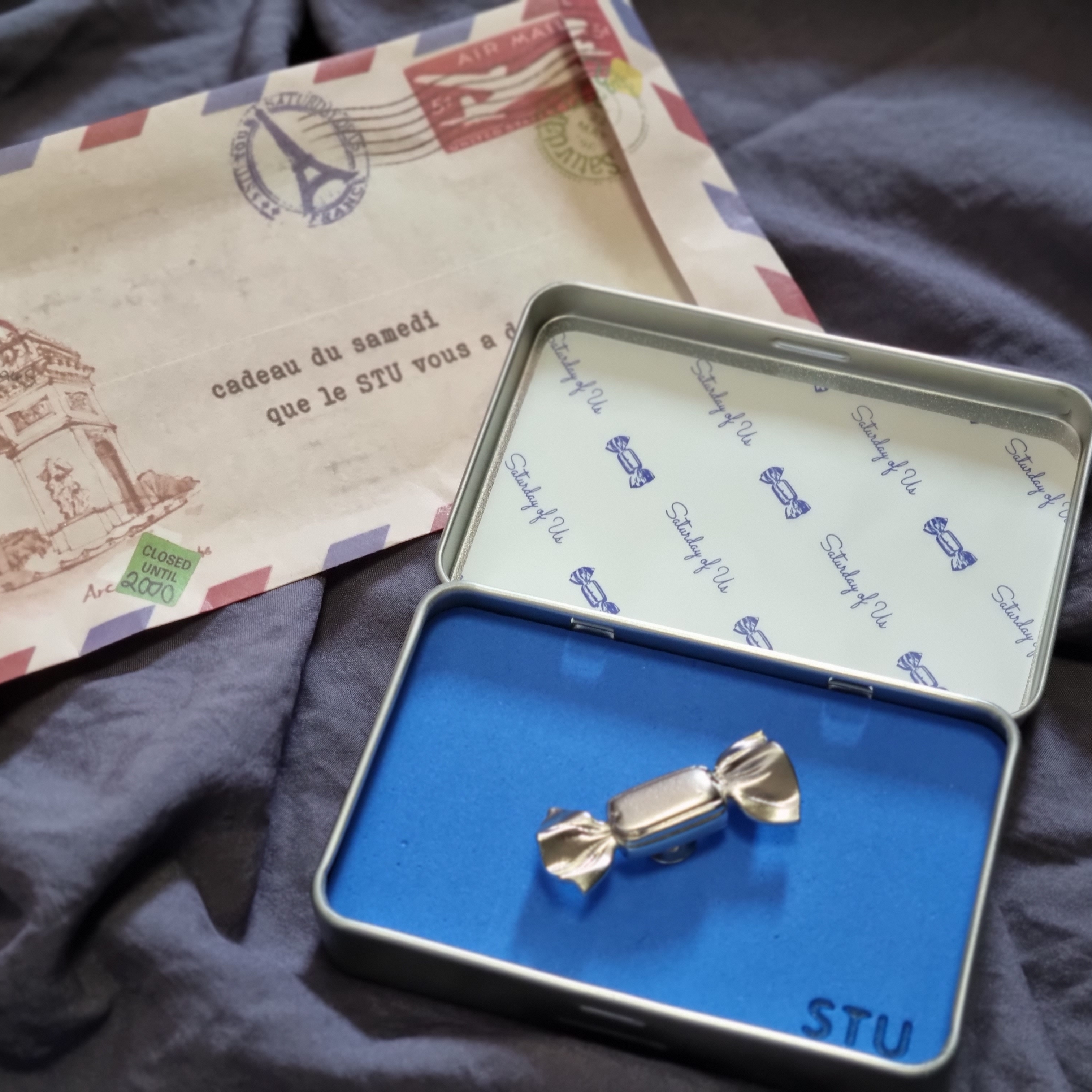 [KREAM 단독] STU Candy Metal Brooch, [KREAM 단독] STU Flower Metal Brooch 착용 스타일 - 1