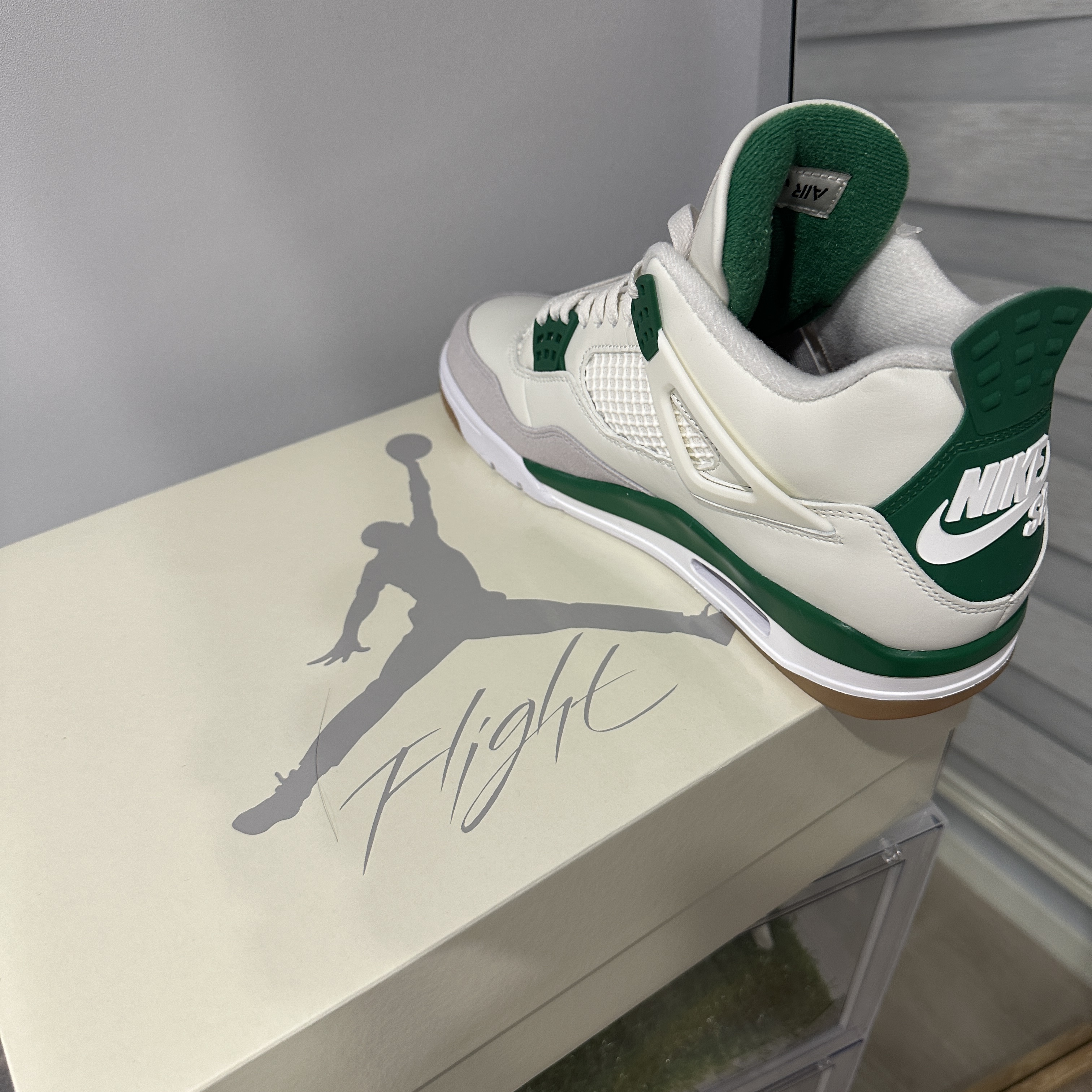 Jordan 4 x Nike SB Retro SP Pine Green 착용 스타일 - 4