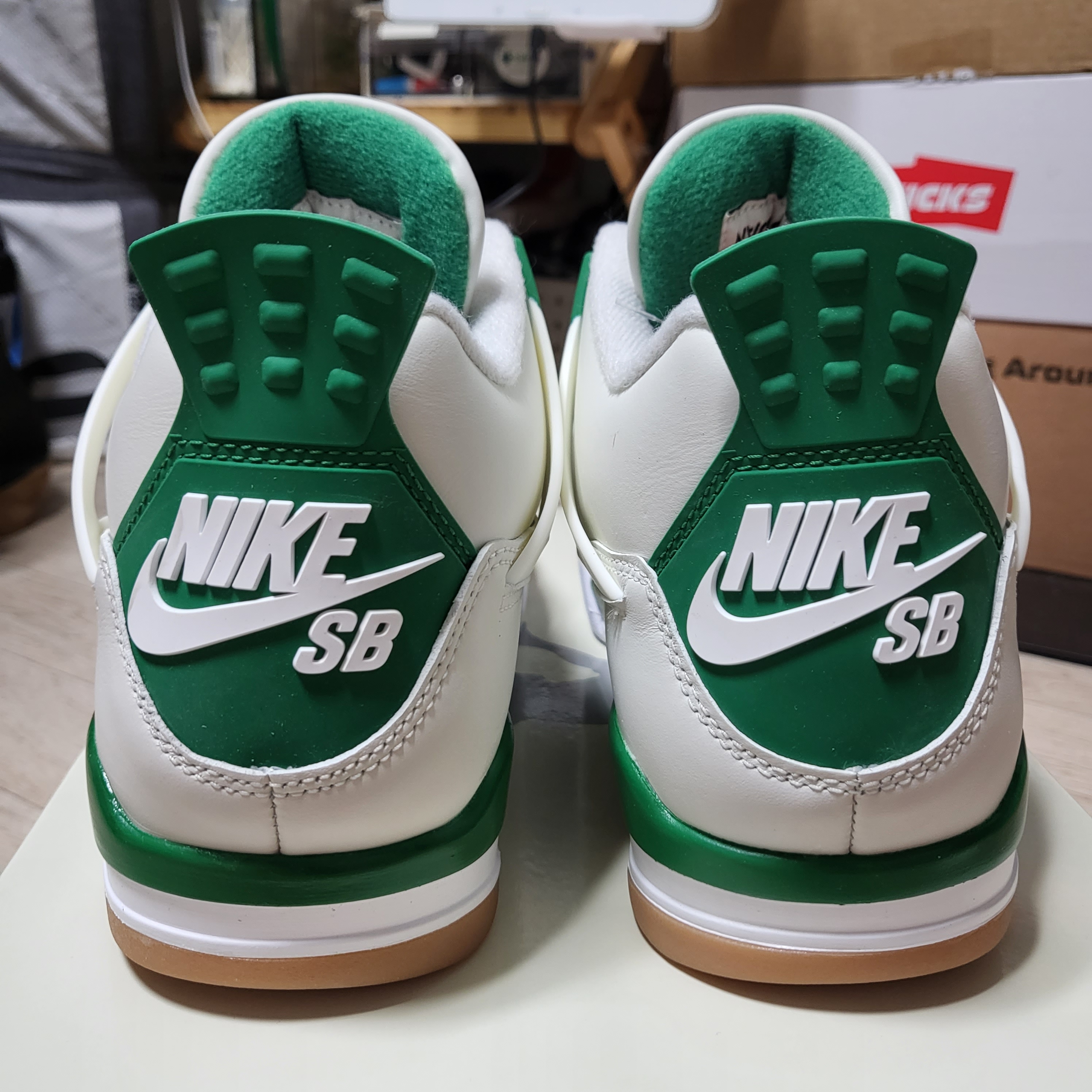 Jordan 4 x Nike SB Retro SP Pine Green 착용 스타일 - 3