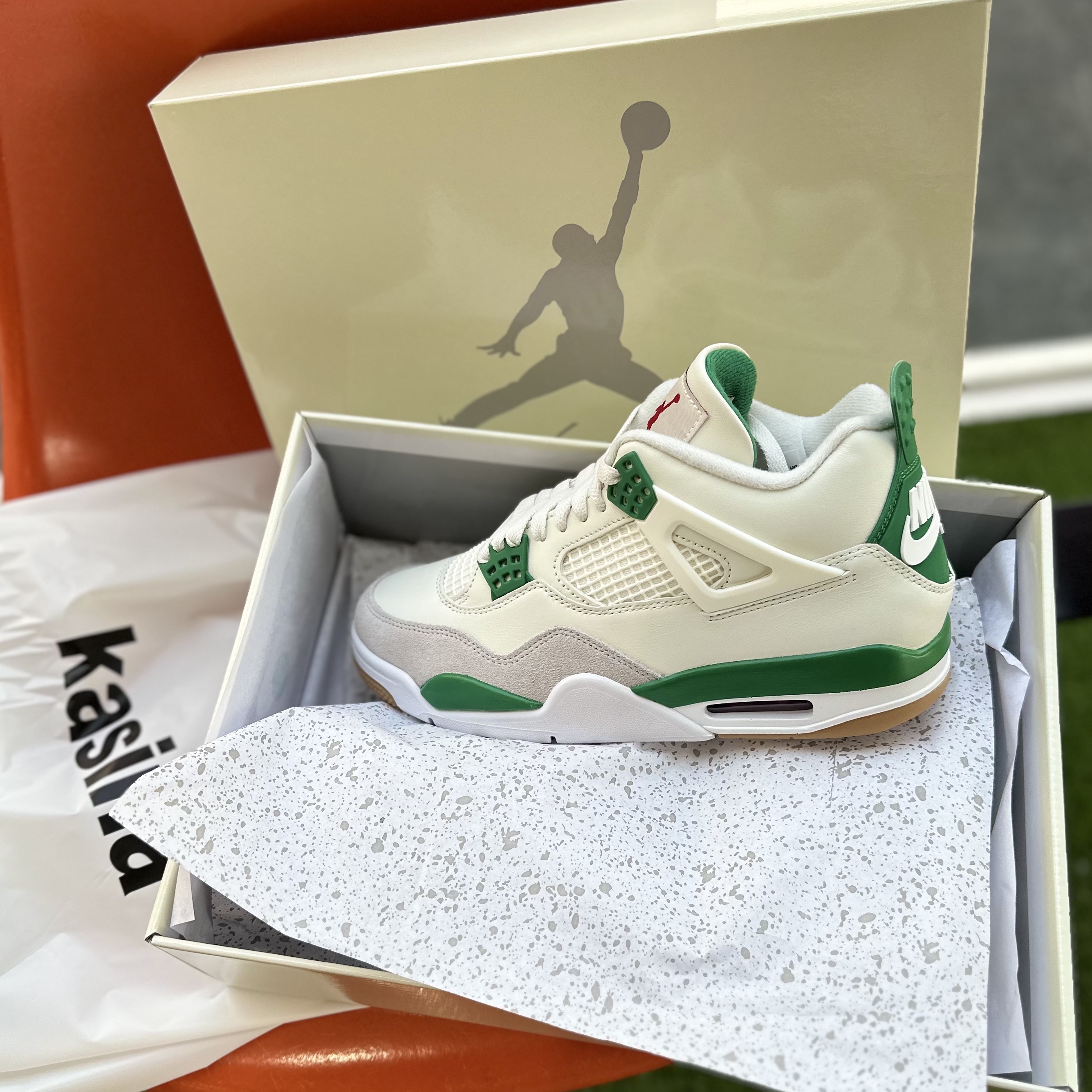 Jordan 4 x Nike SB Retro SP Pine Green 착용 스타일