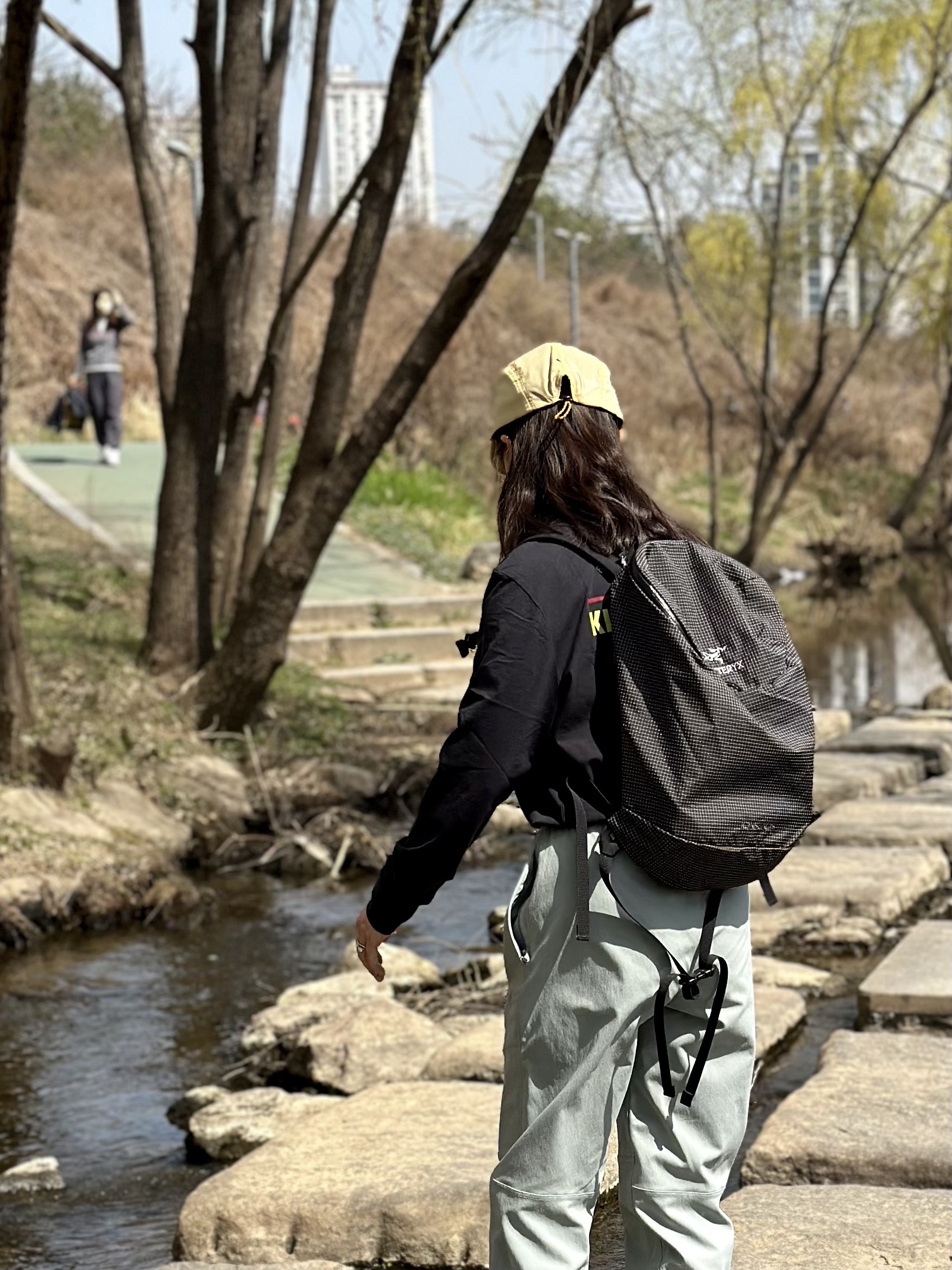 Salomon XT-6 ADV Black, Oakley Eye Jacket Redux Matte Black Frame Prizm Grey Lenses High Bridge Fit 착용 스타일 - 2