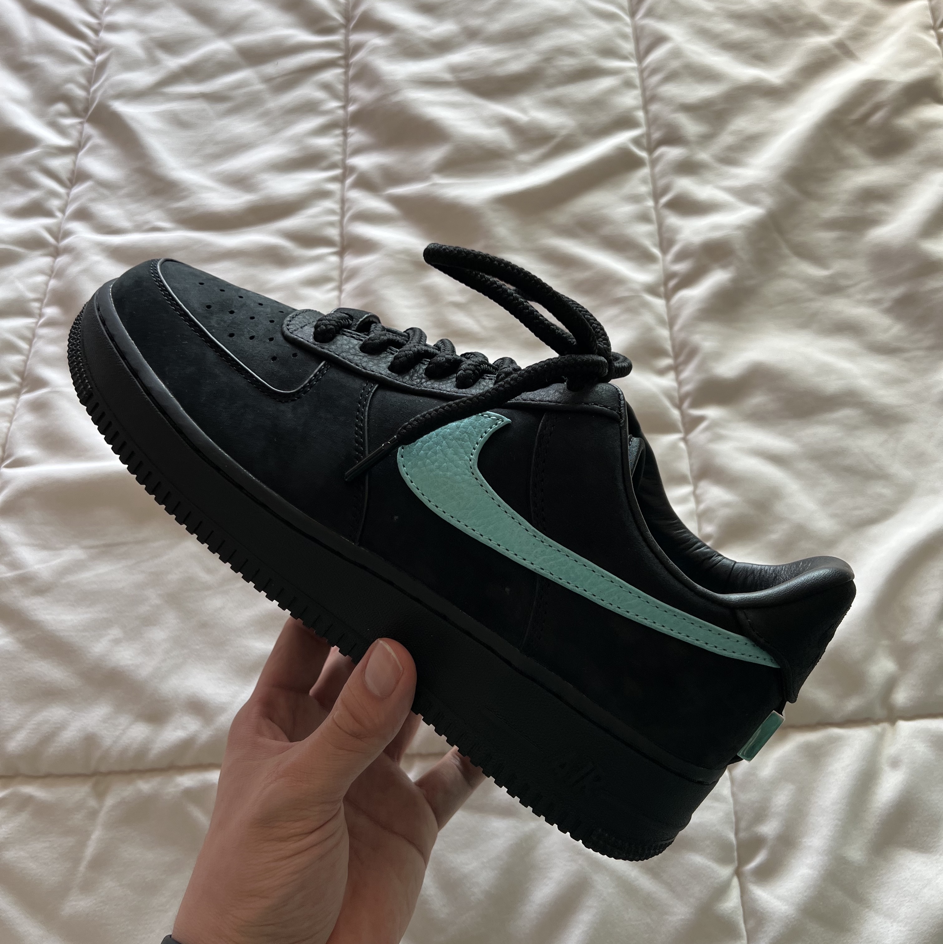 Nike x Tiffany & Co. Air Force 1 Low SP 1837 착용 스타일 - 3