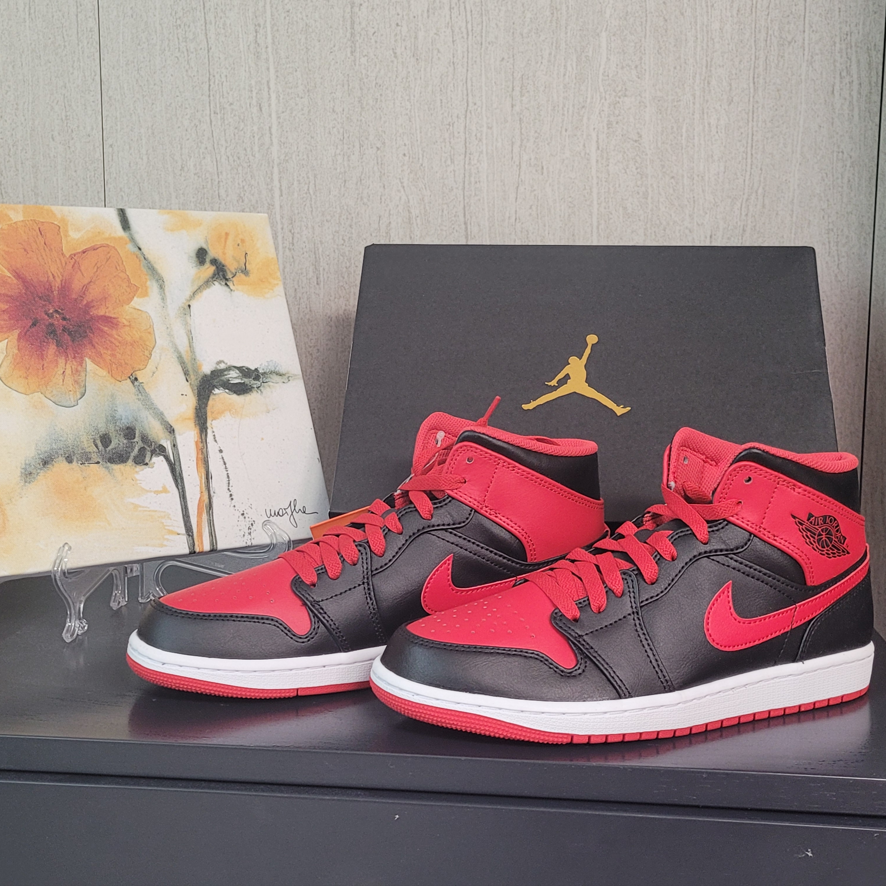 Jordan 1 Mid Black Fire Red 착용 스타일 - 2