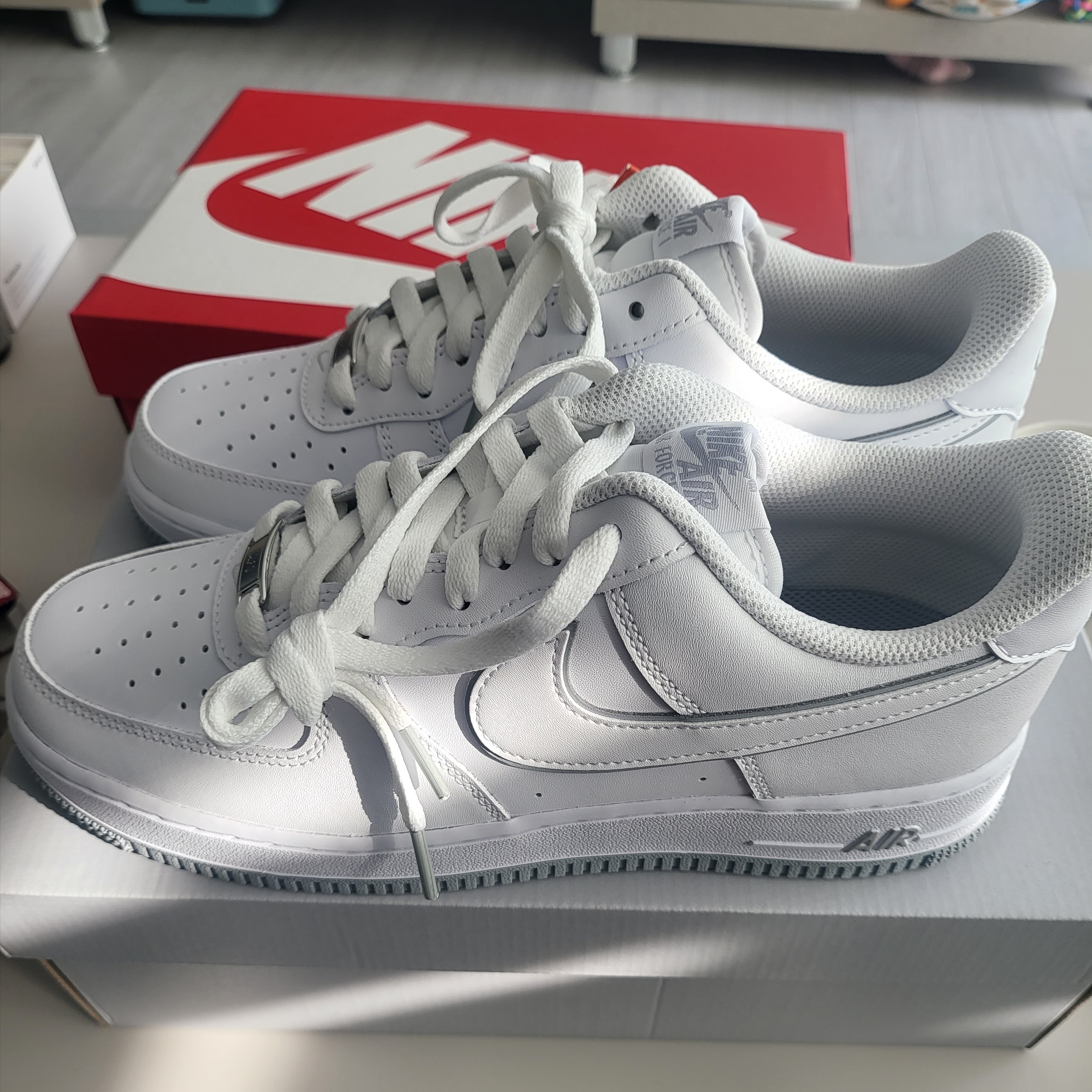 Nike Air Force 1 '07 White Wolf Grey 착용 스타일