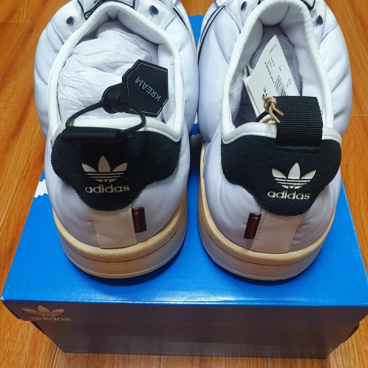 Adidas Puffylette Superstar Cloud White 착용 스타일 - 2