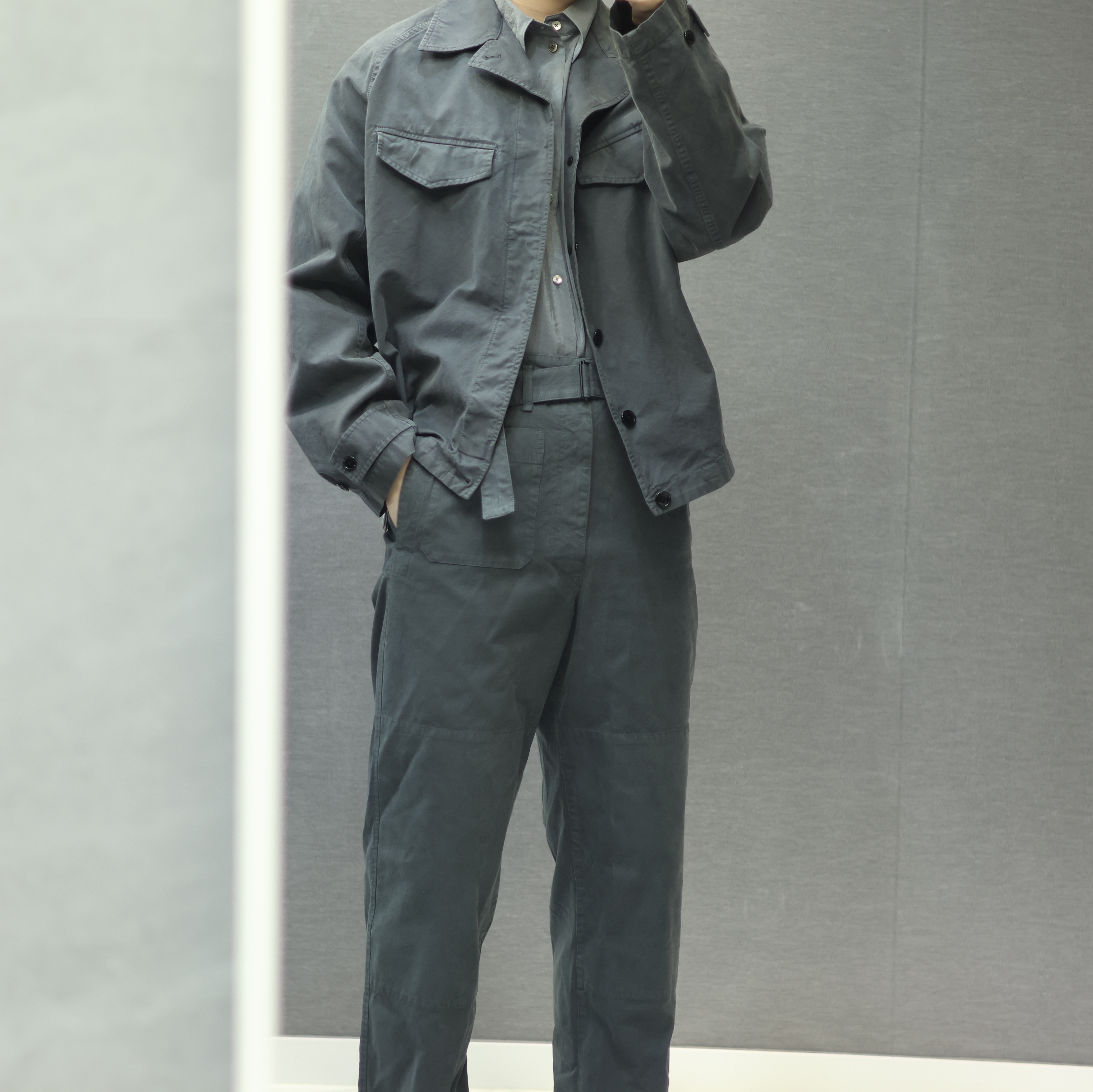 Lemaire Cotton Canvas Field Overshirt Asphalt, Lemaire Military Pants Cotton Canvas Asphalt 착용 스타일 - 1