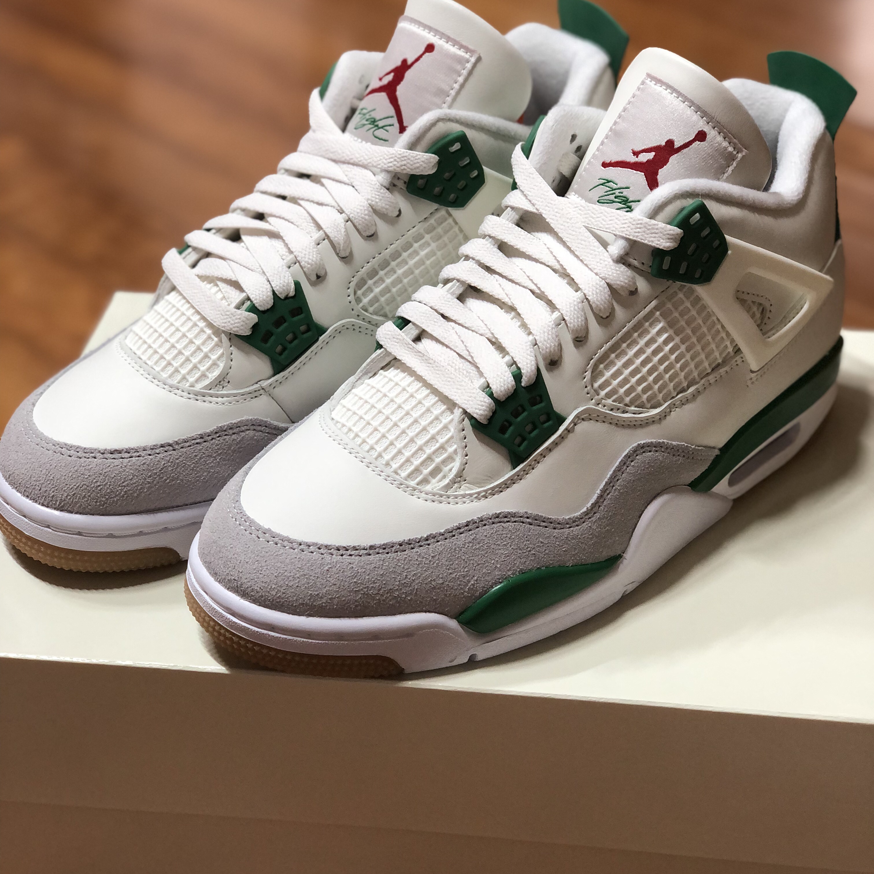 Jordan 4 x Nike SB Retro SP Pine Green 착용 스타일