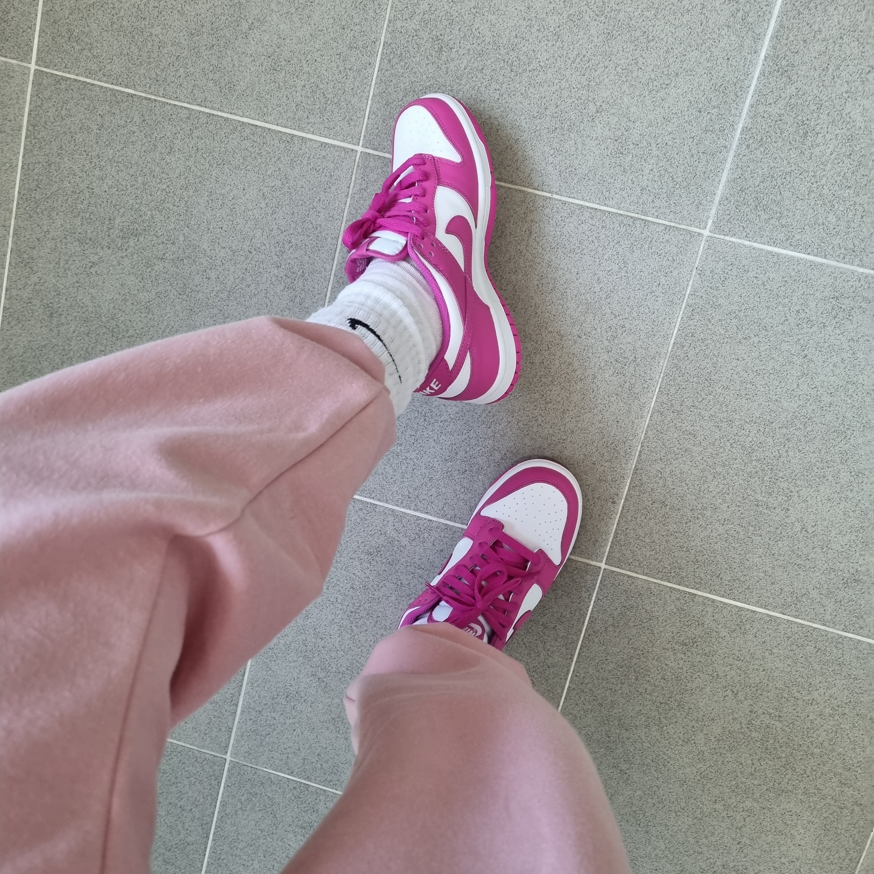 (GS) Nike Dunk Low White Active Fuchsia 착용 스타일