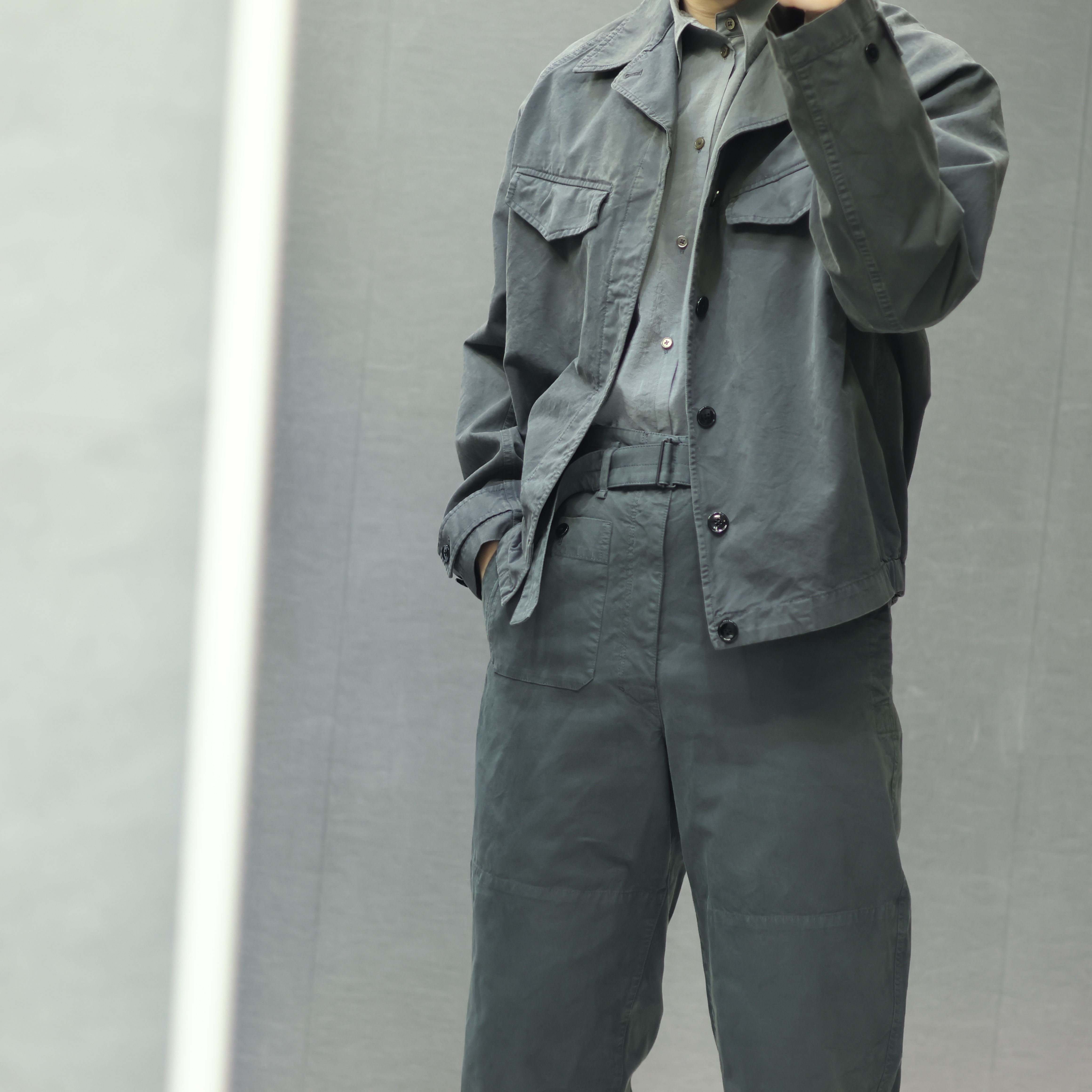 Lemaire Cotton Canvas Field Overshirt Asphalt, Lemaire Military Pants Cotton Canvas Asphalt 착용 스타일 - 2