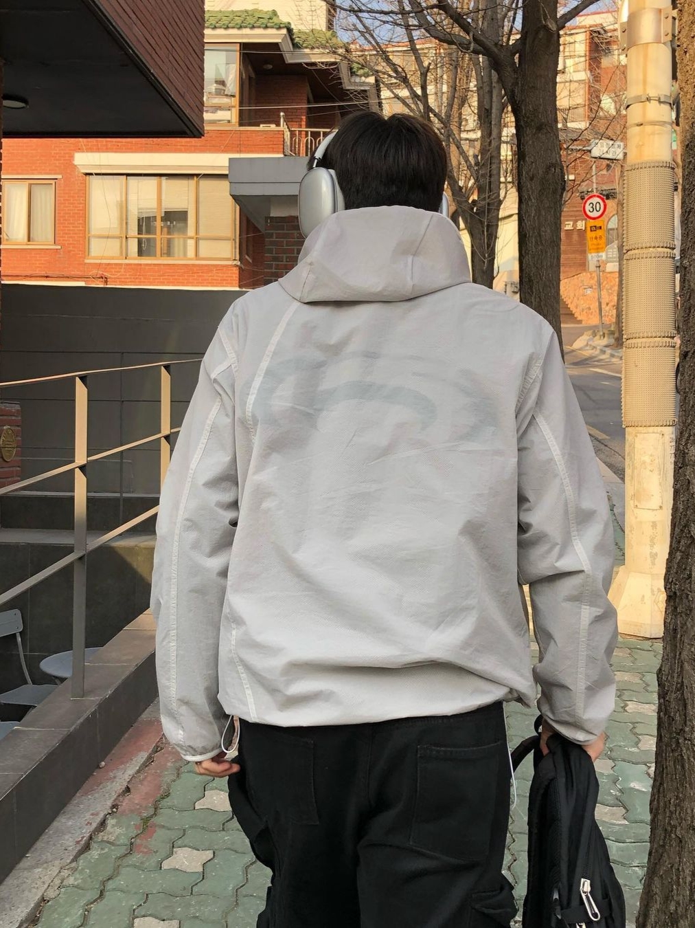 Art Of Field Back Printed Packable Jacket Gray, Apple AirPods Max Lightning Silver (Korean Ver.) 착용 스타일 - 2