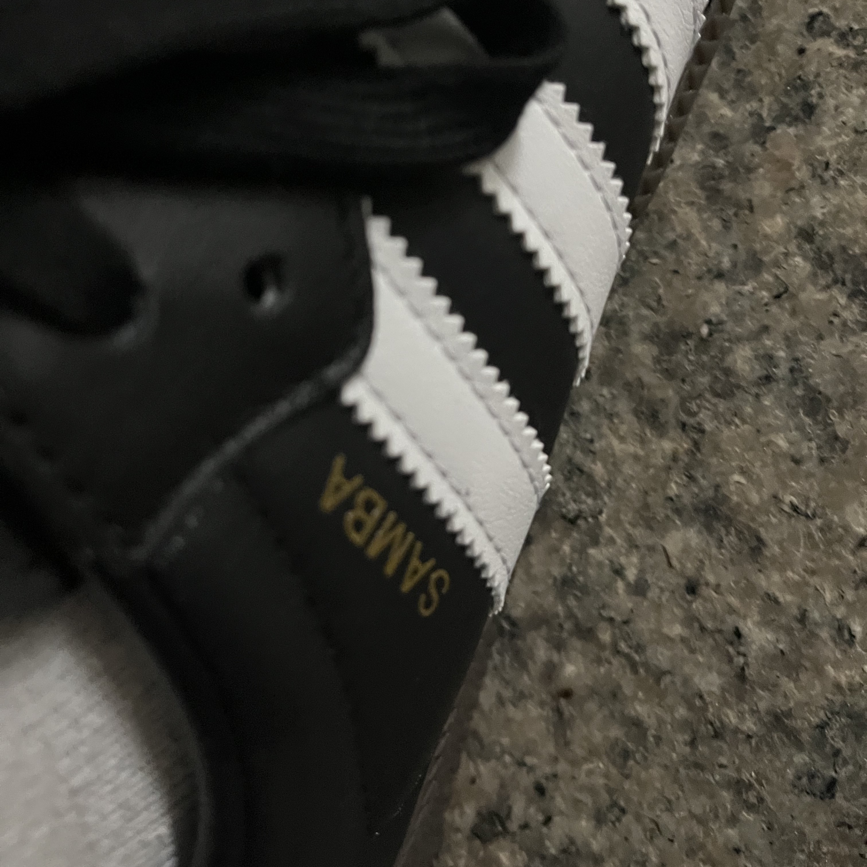 Adidas Samba OG Black White Gum 착용 스타일 - 2