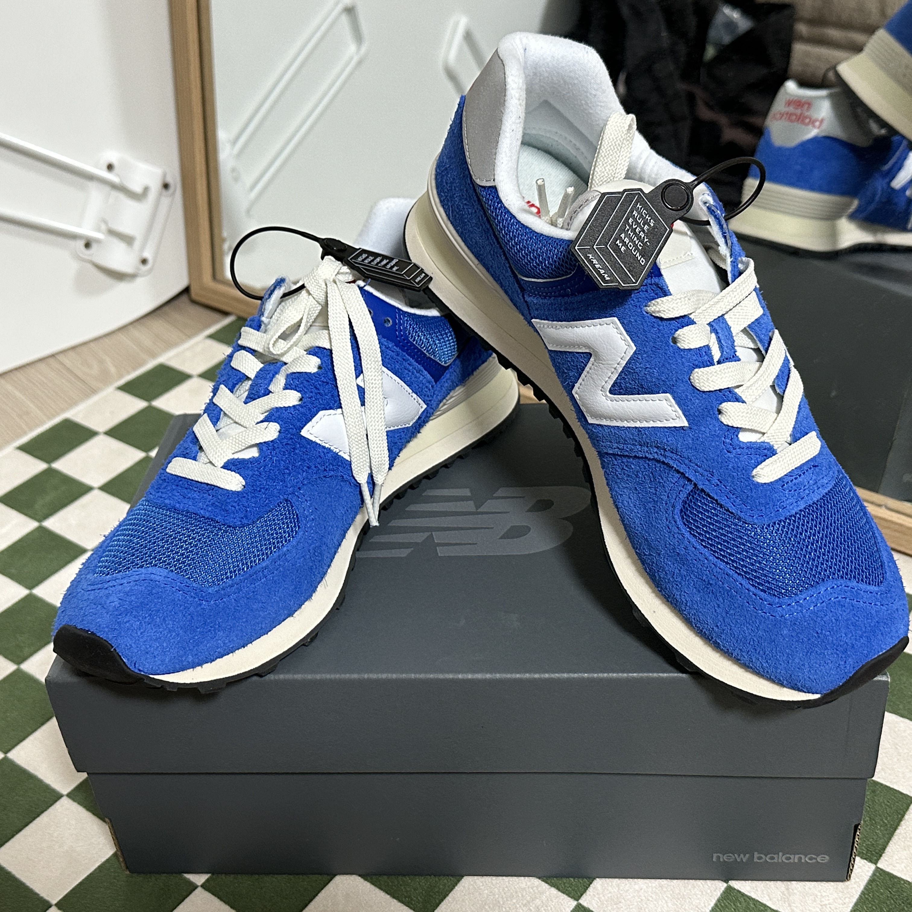 New Balance 574 Heritage Blue White 착용 스타일