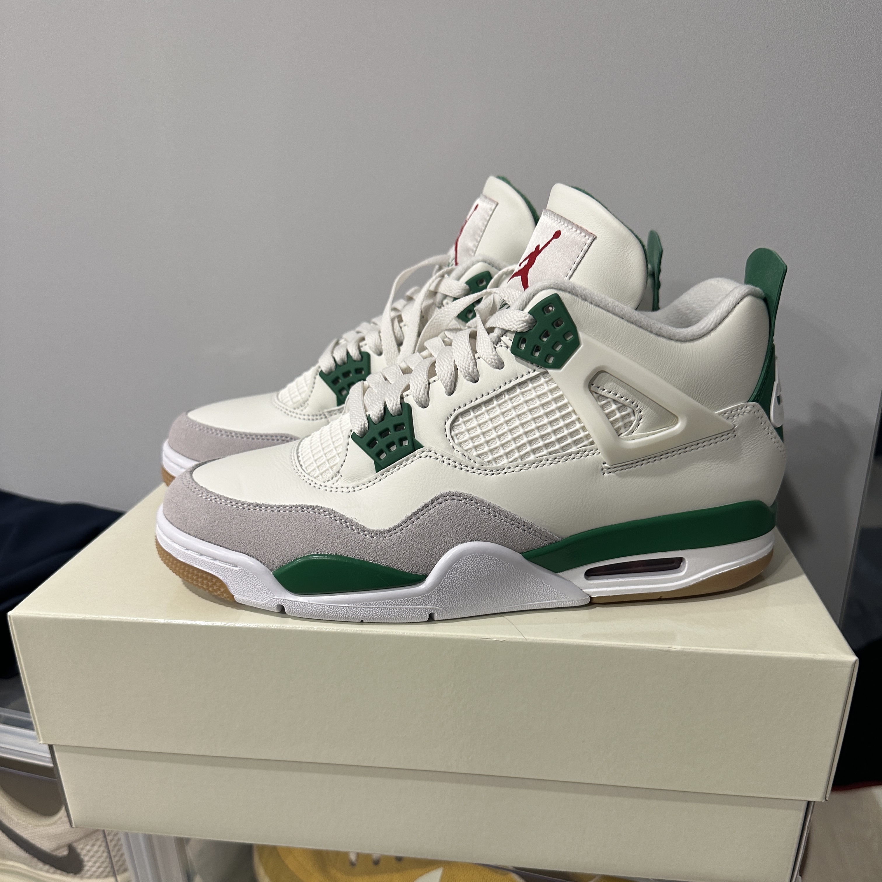Jordan 4 x Nike SB Retro SP Pine Green 착용 스타일 - 1