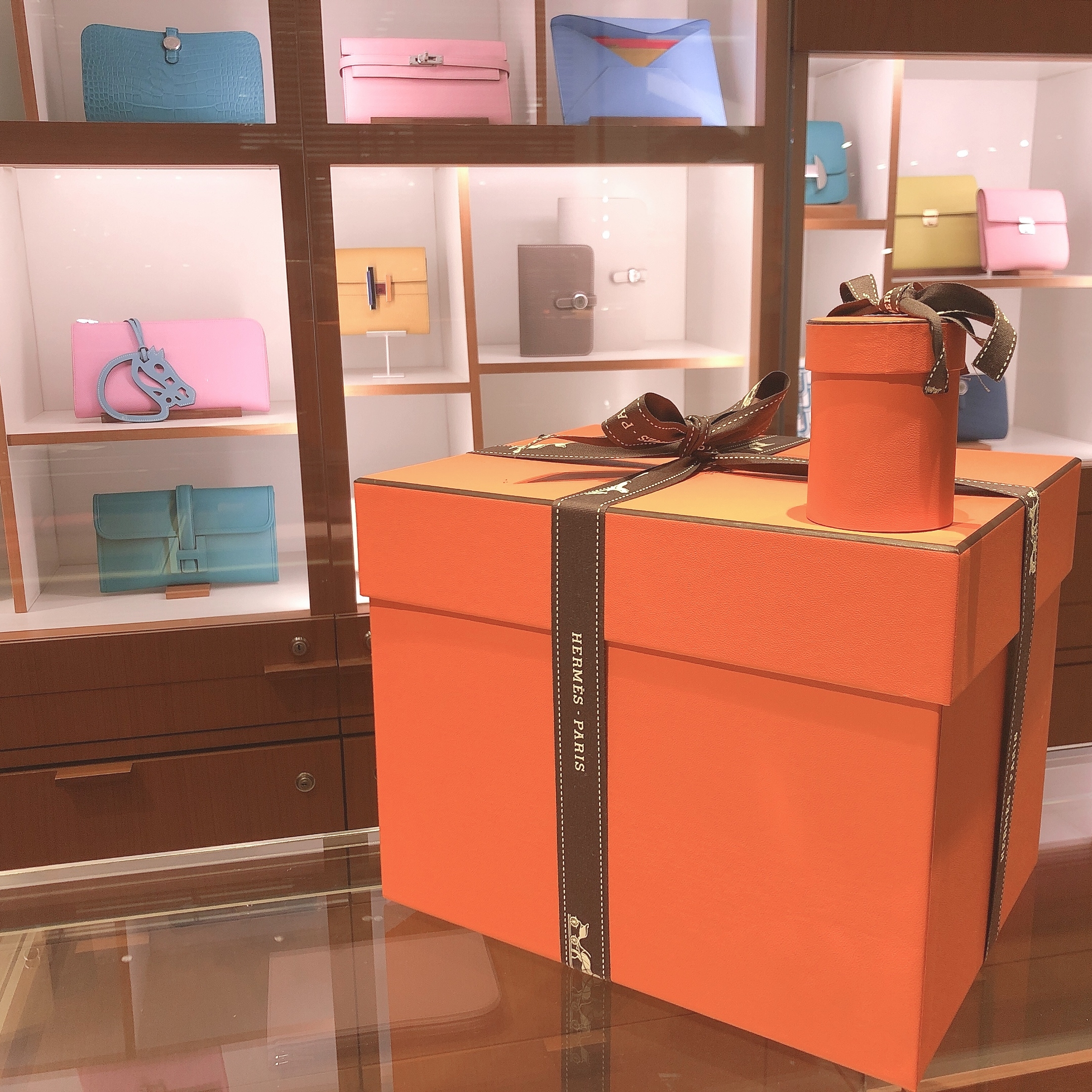 Hermes Picotin Lock 18 Bag Clemence & Gold Gris Meyer 착용 스타일 - 2