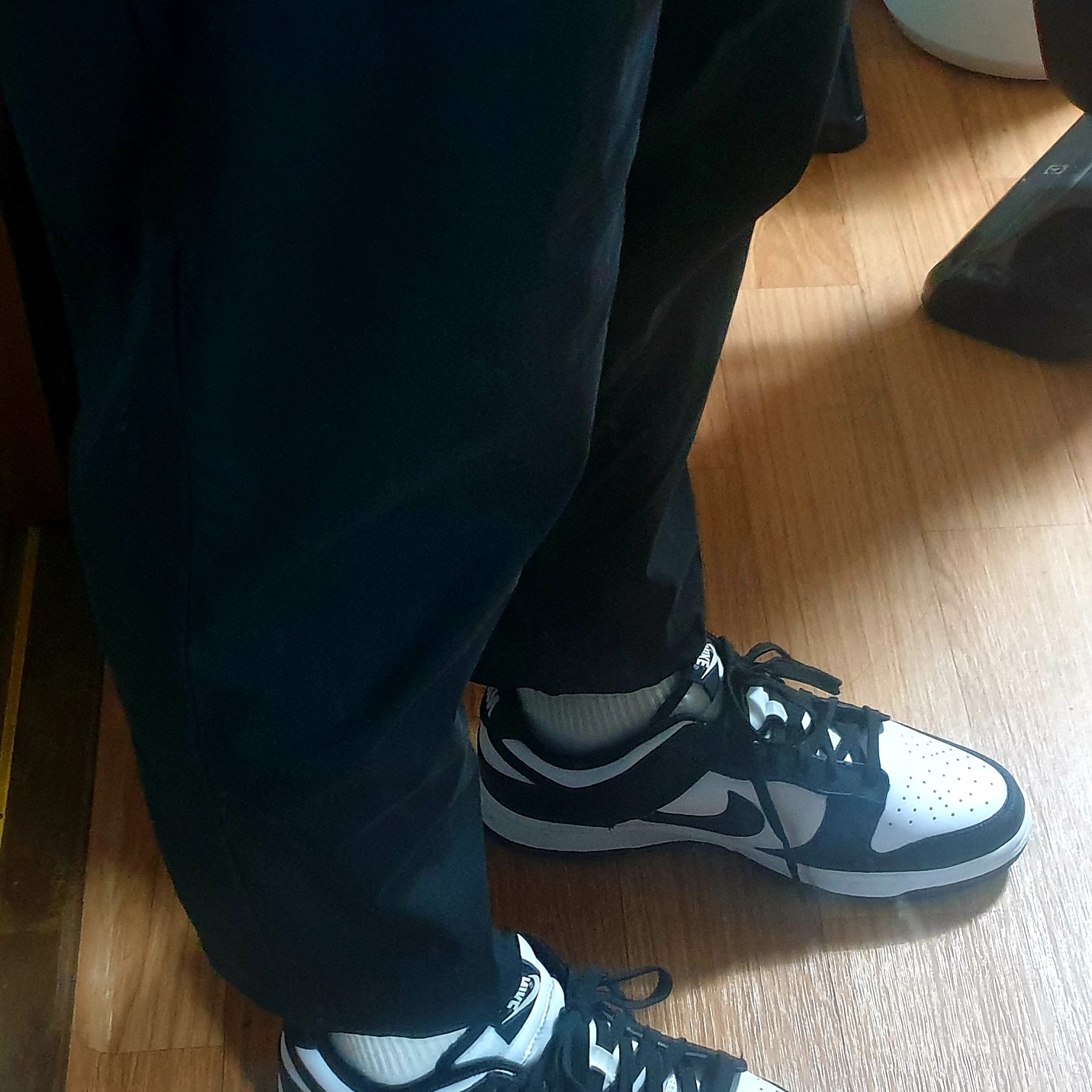 Nike Dunk Low Retro Black 착용 스타일 - 2