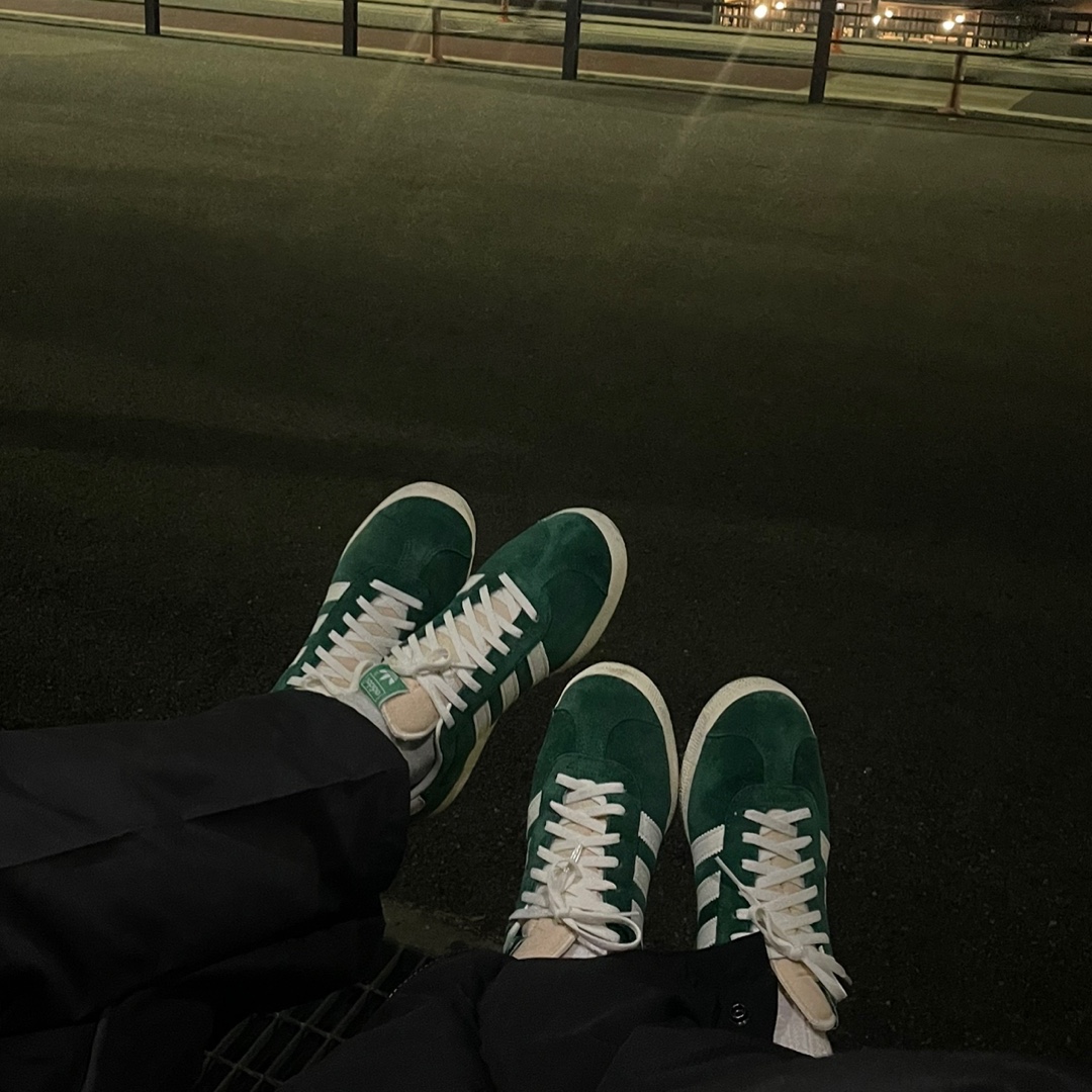 Adidas Gazelle Dark Green Cream White 착용 스타일