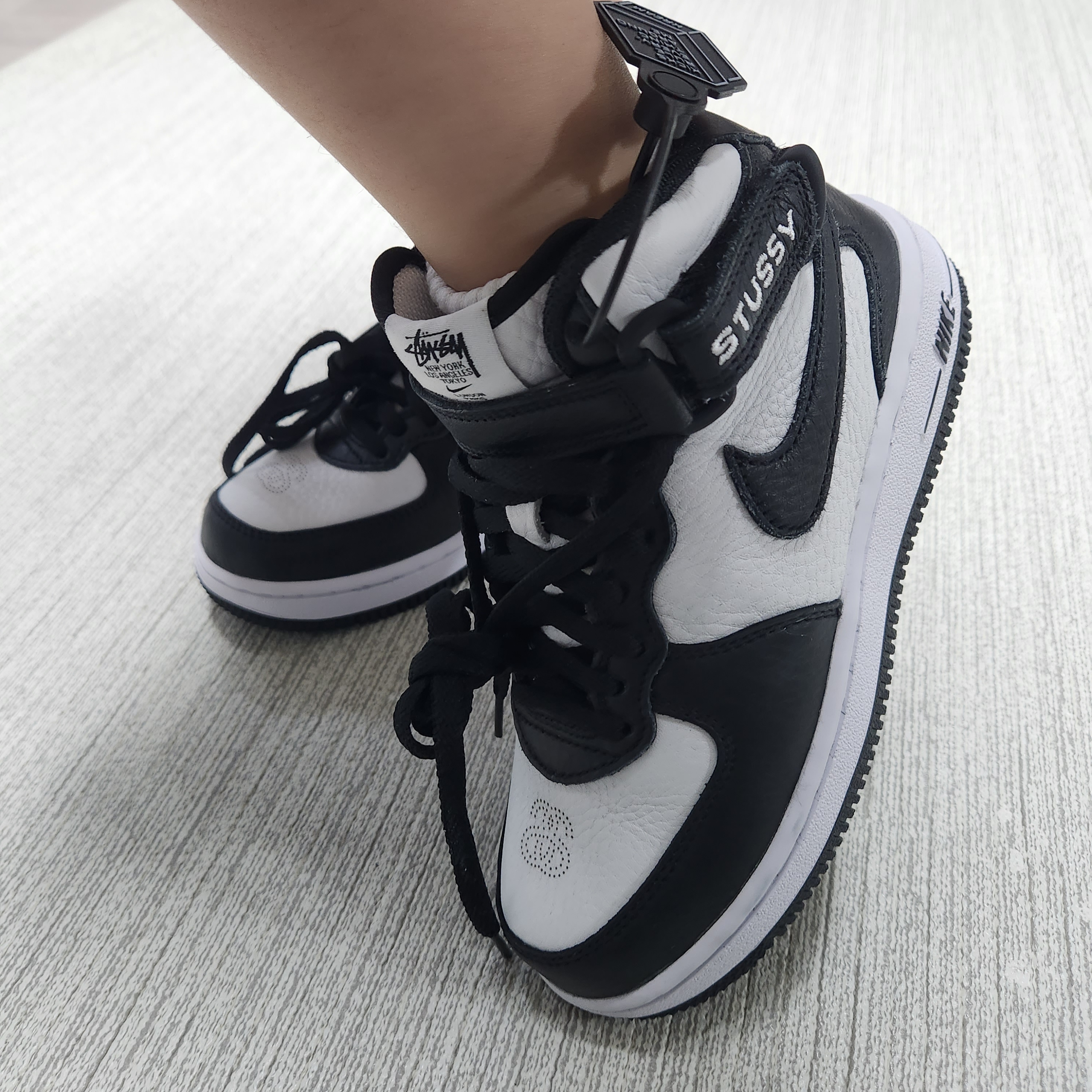 (PS) Nike x Stussy Air Force 1 '07 Mid SP Black and Light Bone 착용 스타일