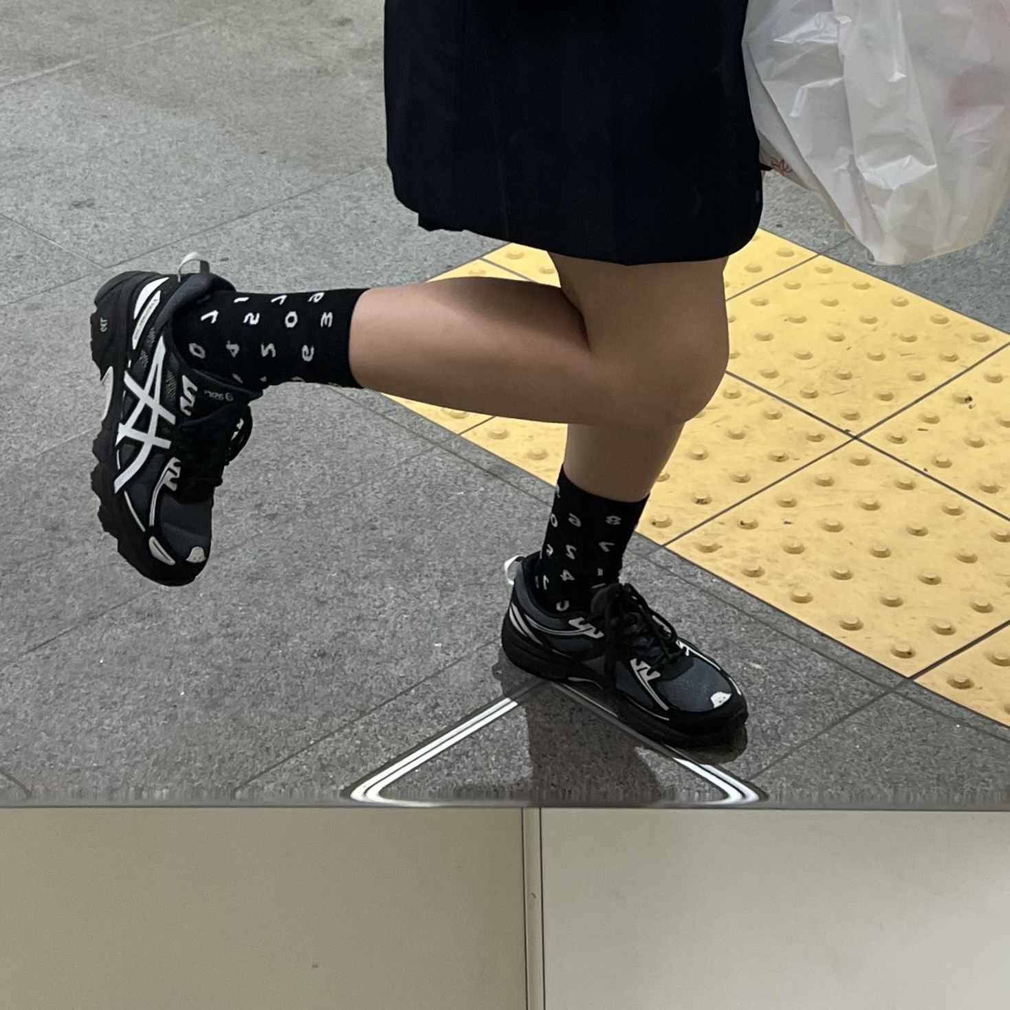Asics Gel-Venture 6 Carrier Grey 착용 스타일