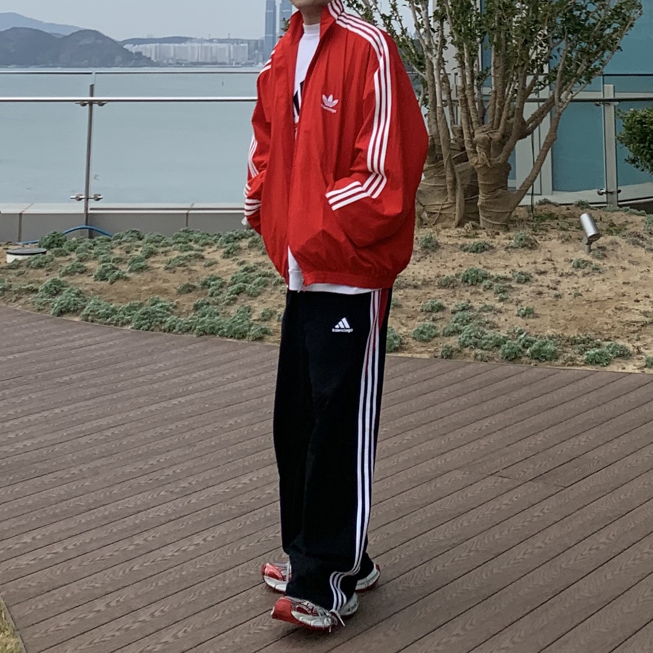 Balenciaga 3XL Sneakers White Red, Balenciaga x Adidas Tracksuit Jacket Red 착용 스타일