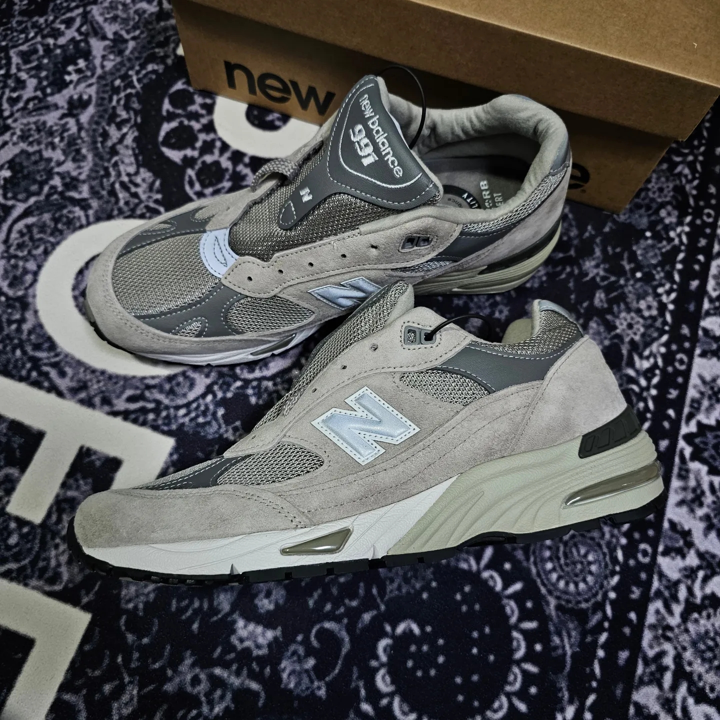 New Balance 991 Made in UK Grey 착용 스타일 - 2