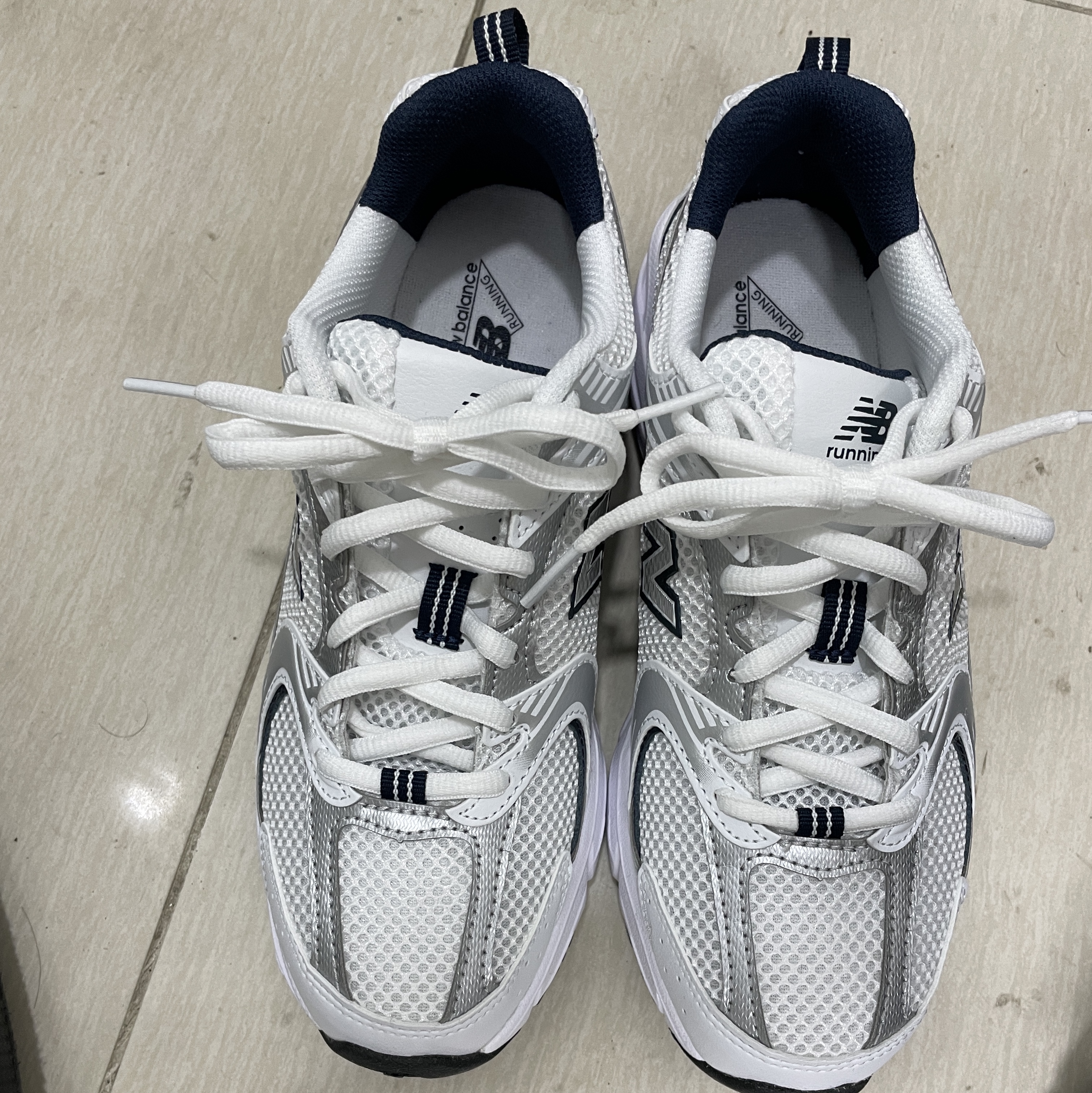 New Balance 530 White 착용 스타일