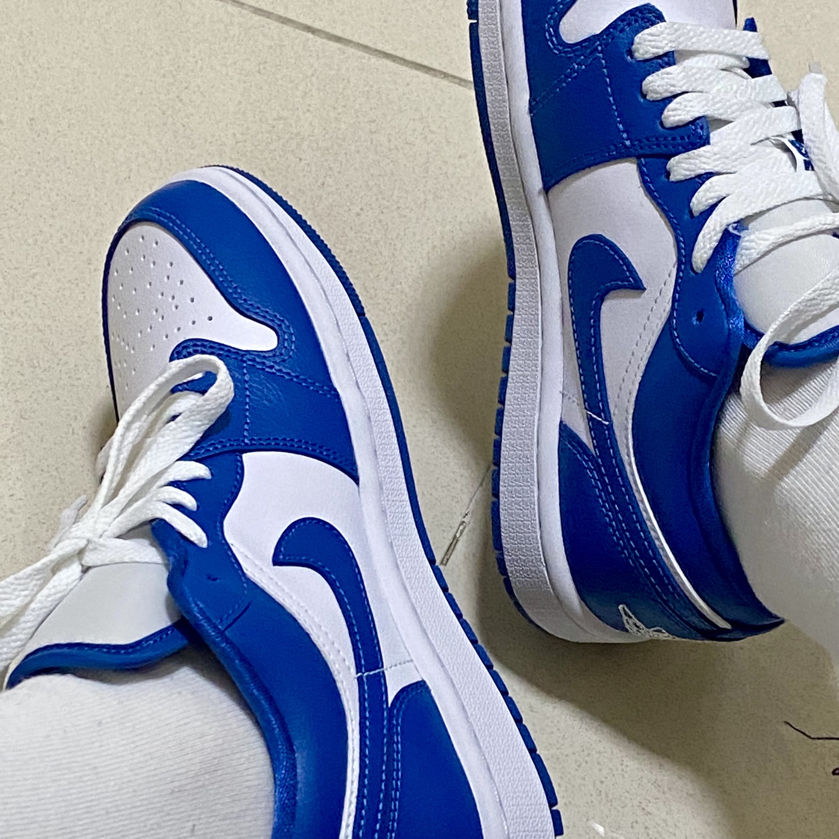 (W) Jordan 1 Low White Dark Marina Blue 착용 스타일 - 2