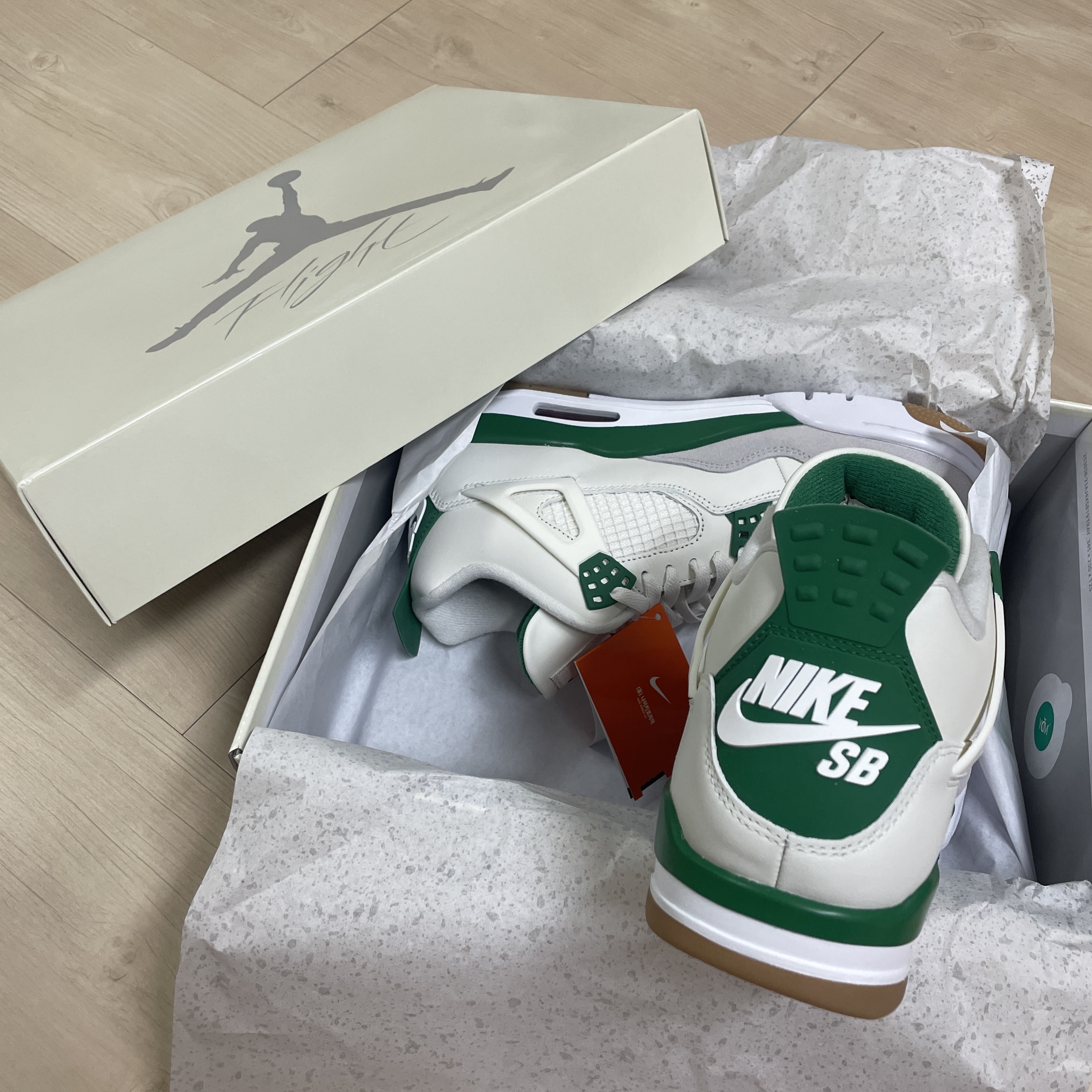 Jordan 4 x Nike SB Retro SP Pine Green 착용 스타일 - 2
