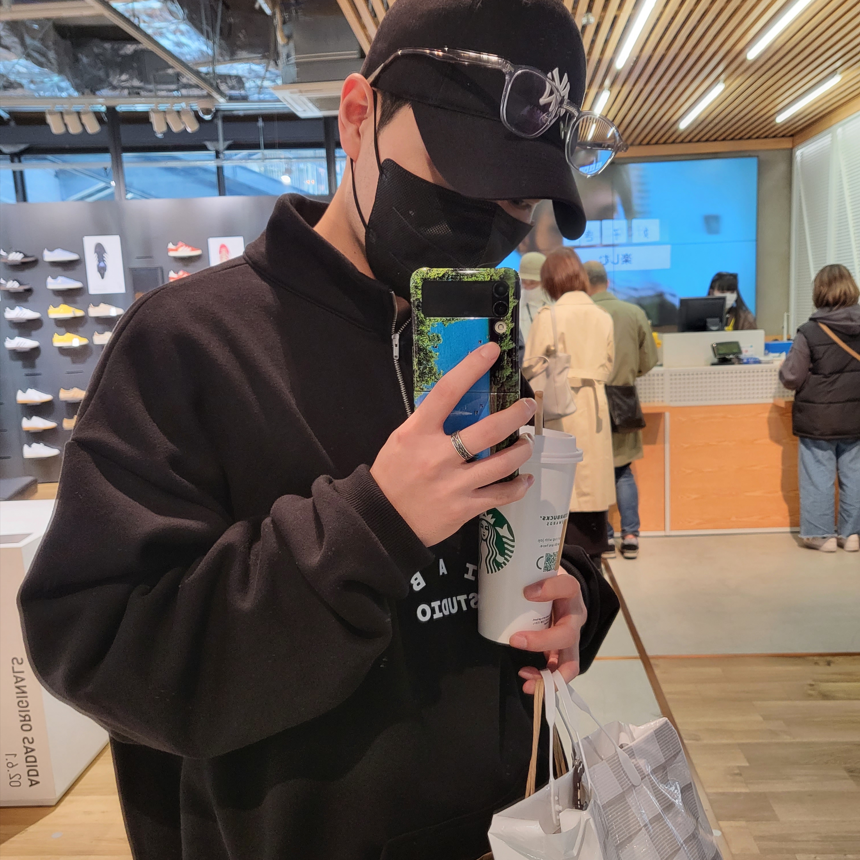 IAB Studio Half Zip-Up Black White, Adidas Samba Vegan White Black 착용 스타일