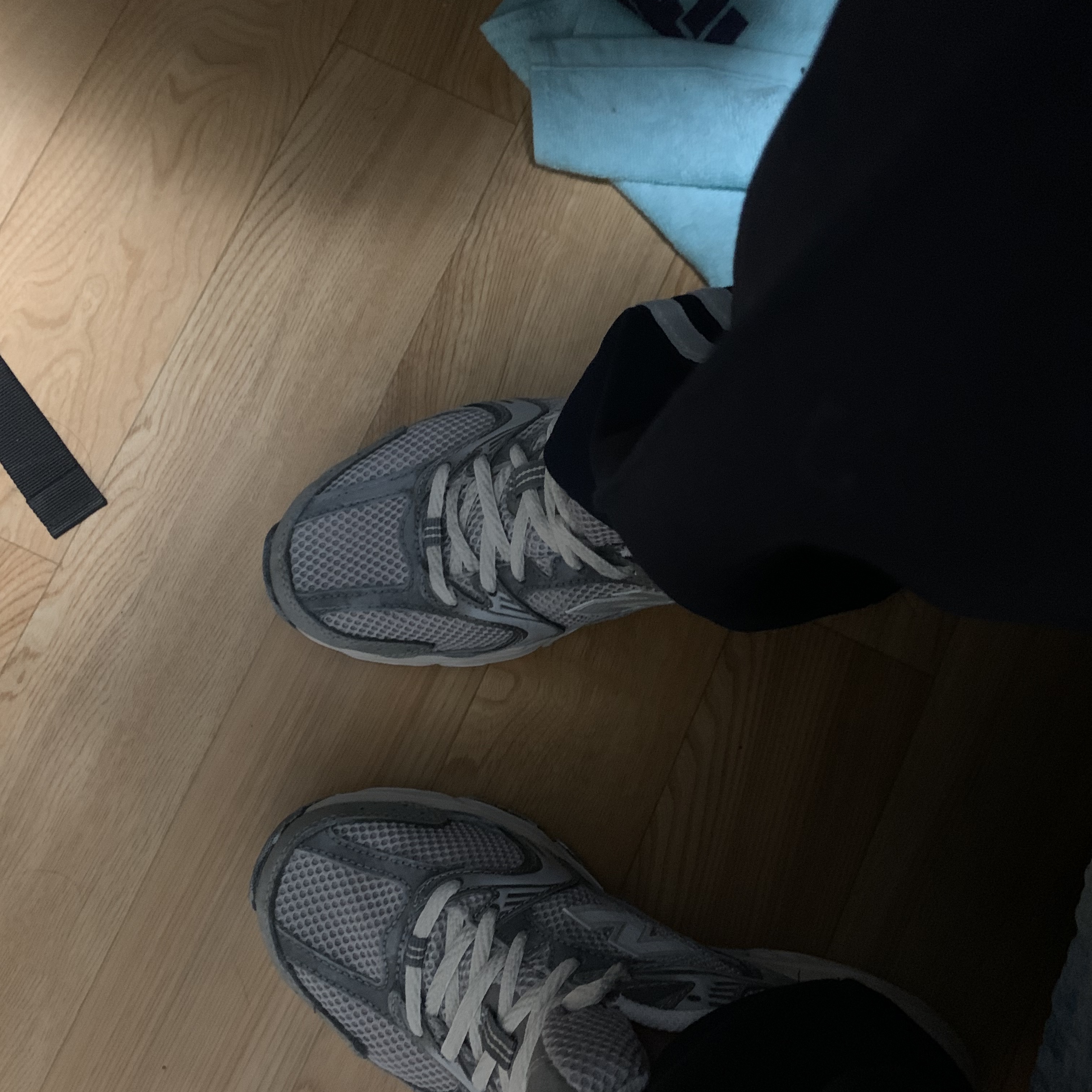 New Balance 530 Premium Vintage Grey Matter 착용 스타일