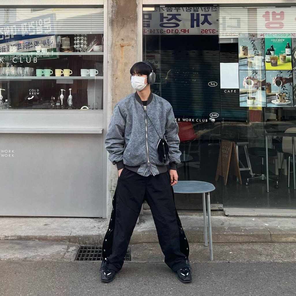 AOP Snap Track Pants Meta Black, Apple AirPods Max Lightning Silver (Korean Ver.) 착용 스타일 - 2