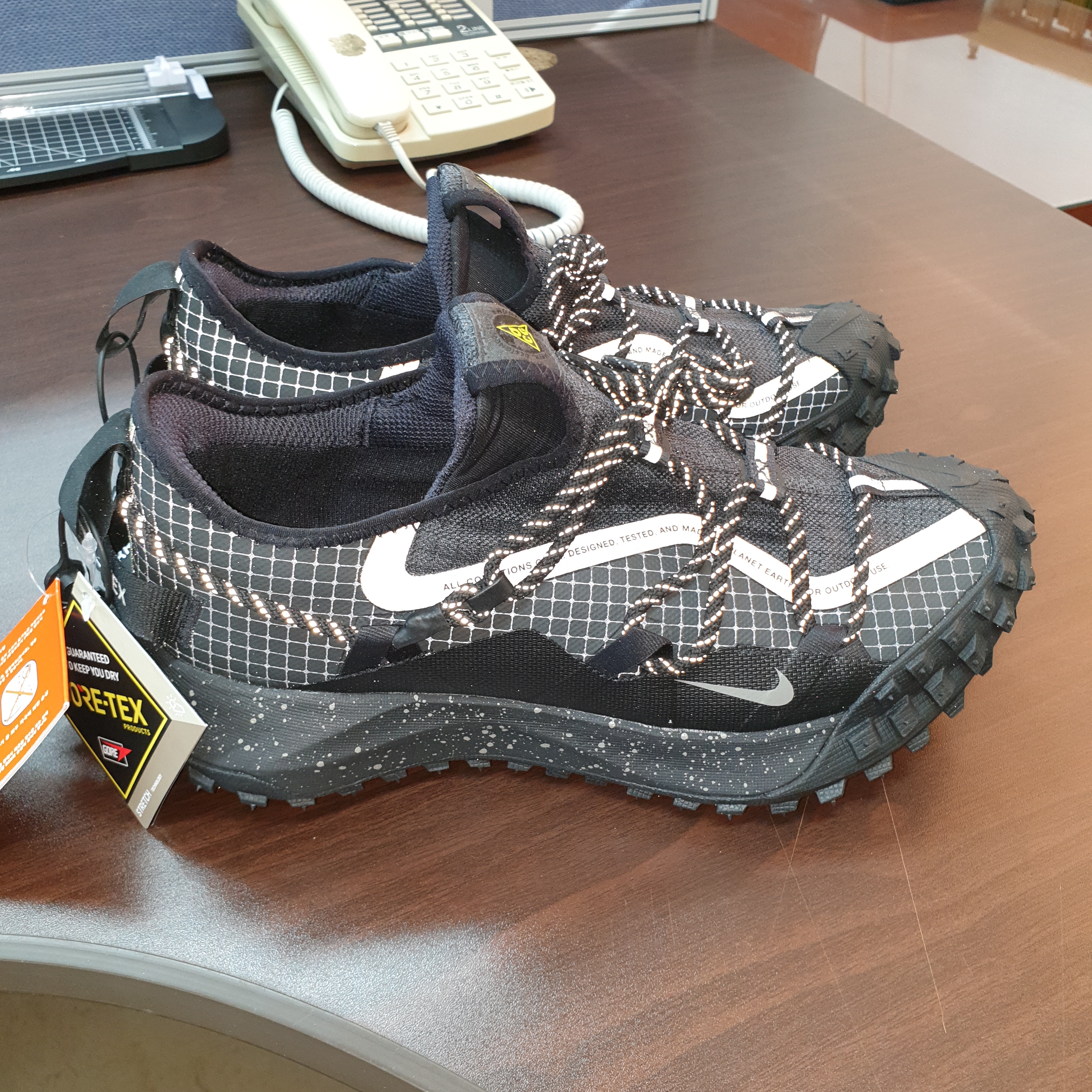 Nike ACG Mountain Fly Low Gore-Tex SE Dark Smoke Grey 착용 스타일