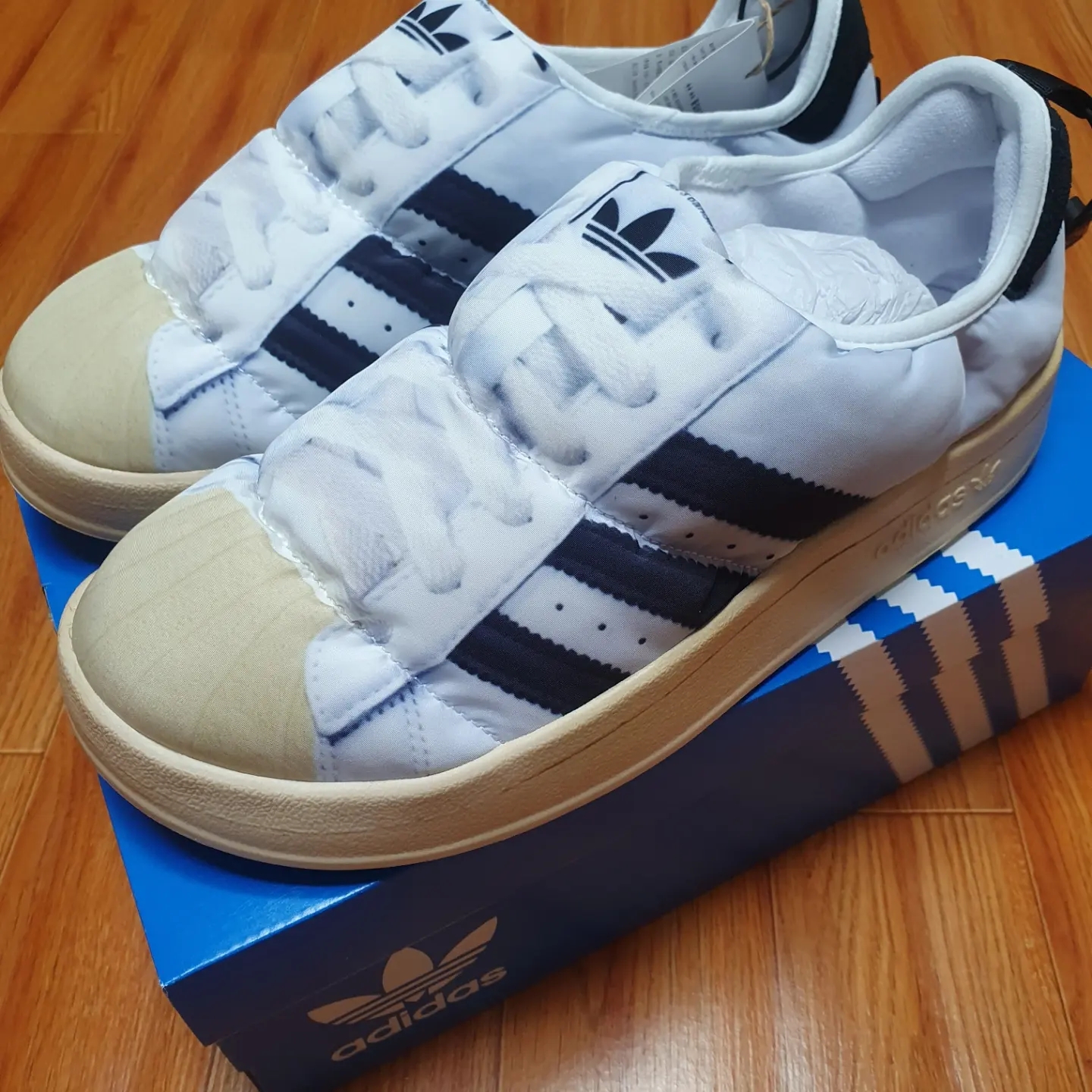 Adidas Puffylette Superstar Cloud White 착용 스타일 - 1
