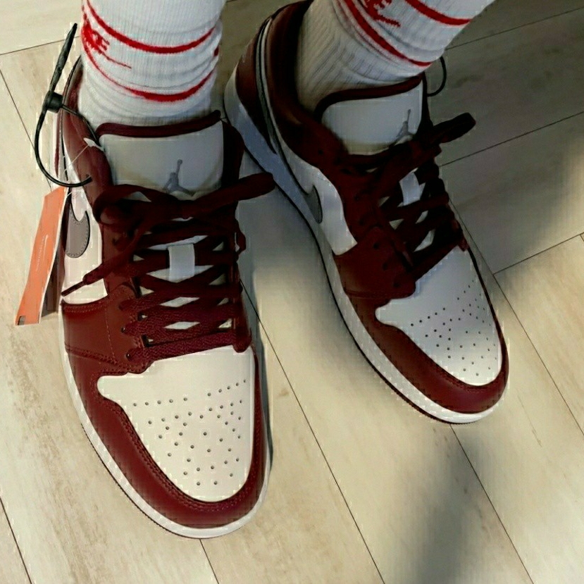 Jordan 1 Low Cherrywood Red 착용 스타일 - 2