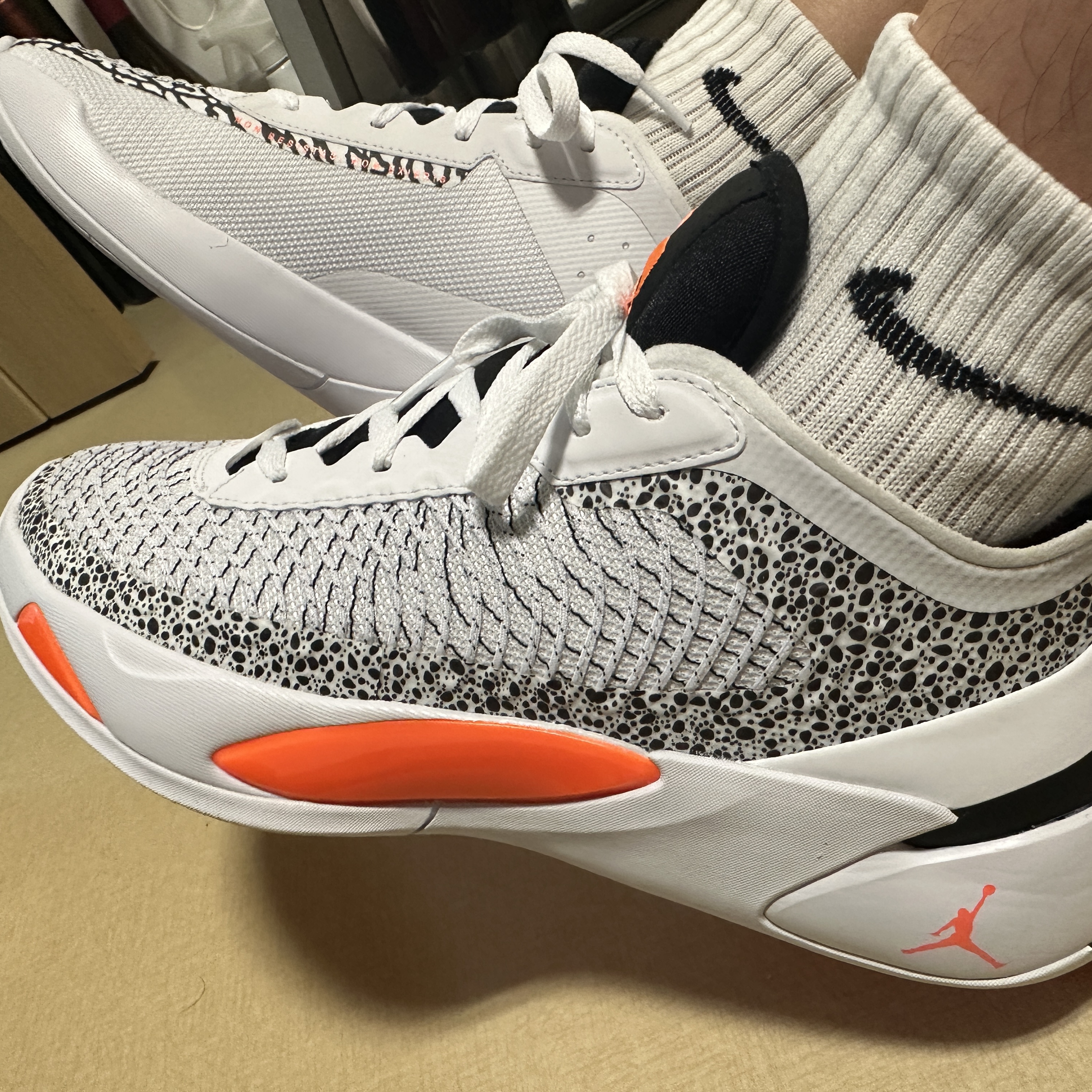 Jordan Luka 1 PF White Total Orange 착용 스타일