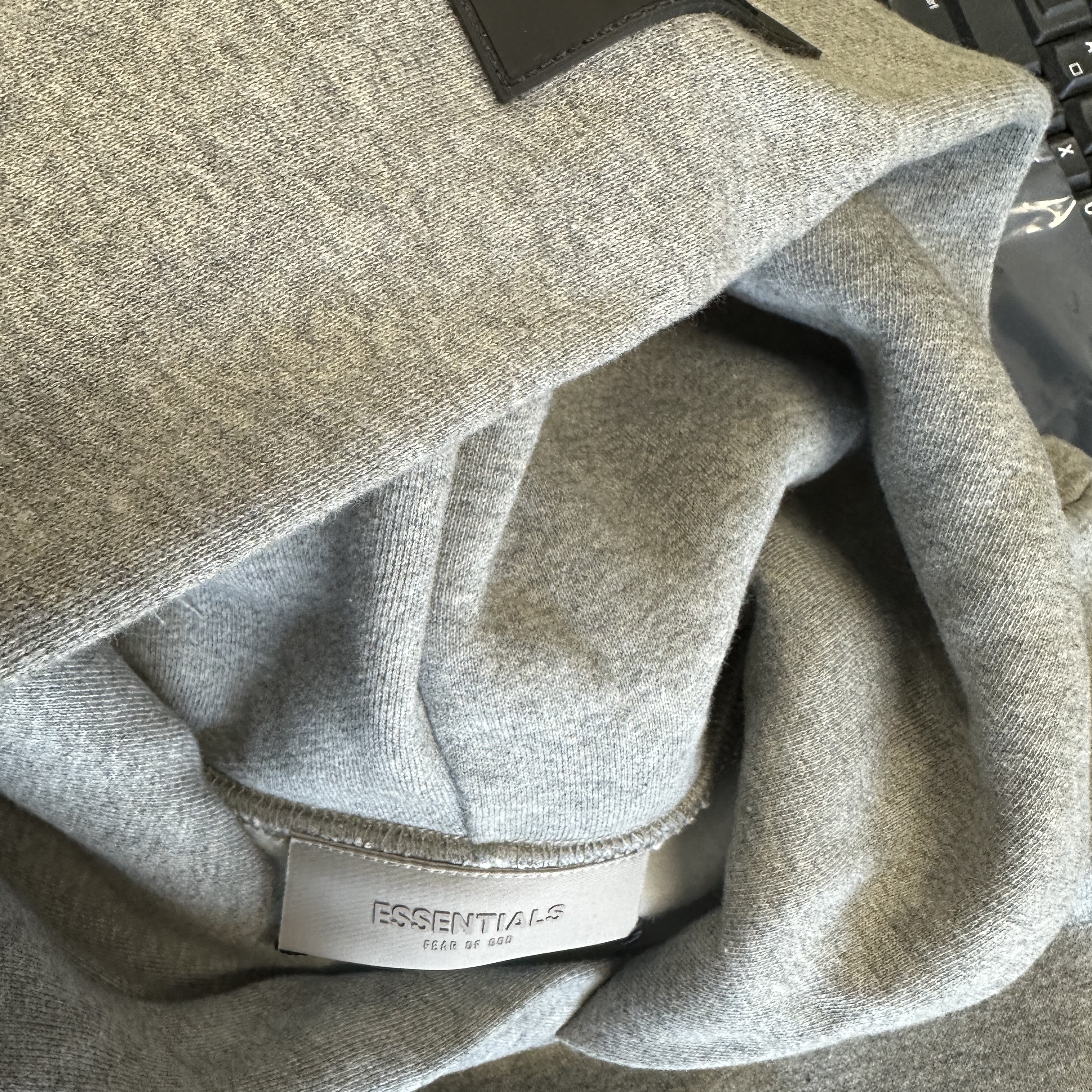 Essentials The Core Collection Hoodie Dark Oatmeal 착용 스타일 - 2